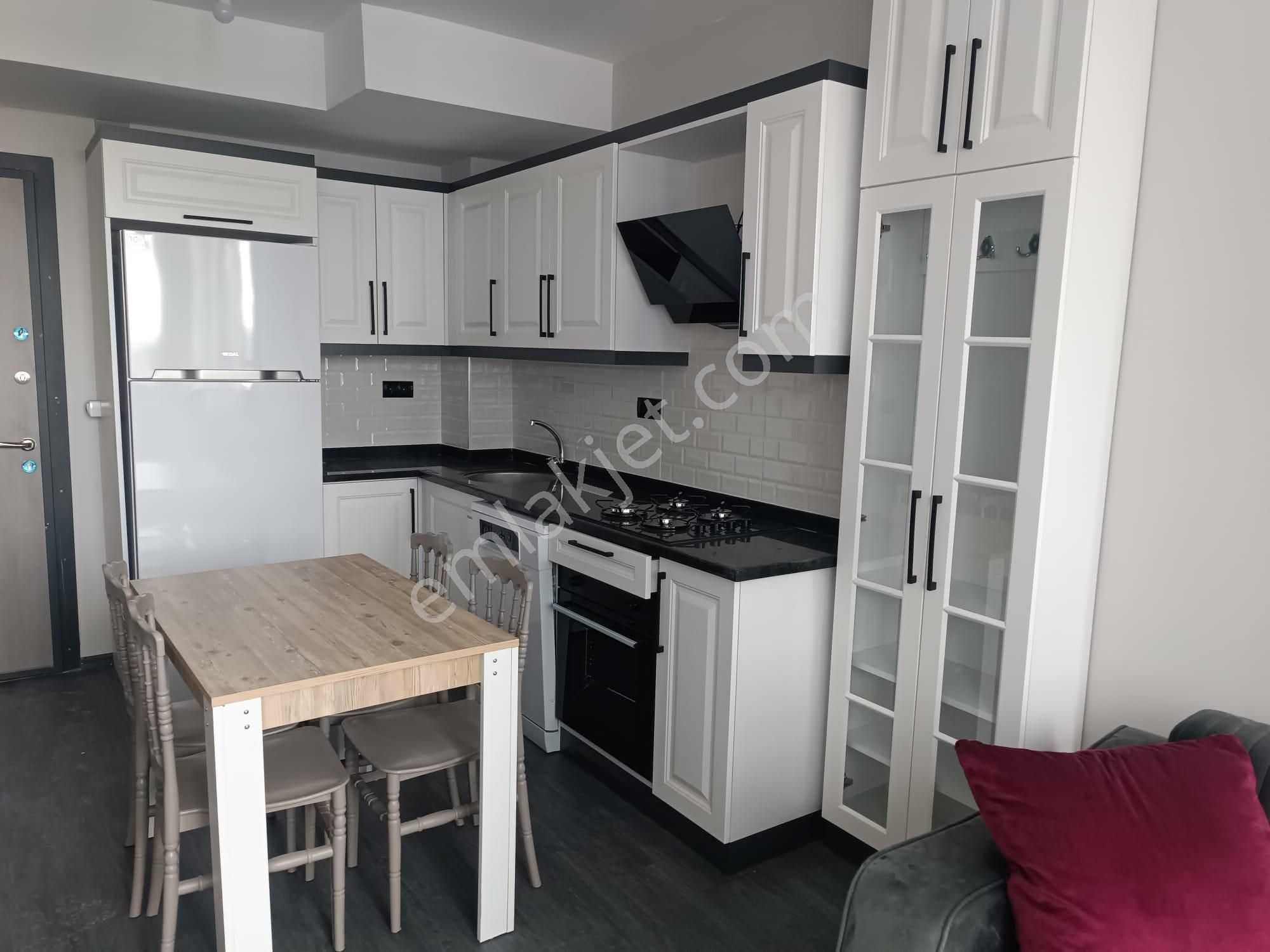 Adana Sarıçam Çarkıpare Stadyum Yakınında Soulmate Cafe Yanında Eşyalı 1+1 Daire ! Açıklama Oku