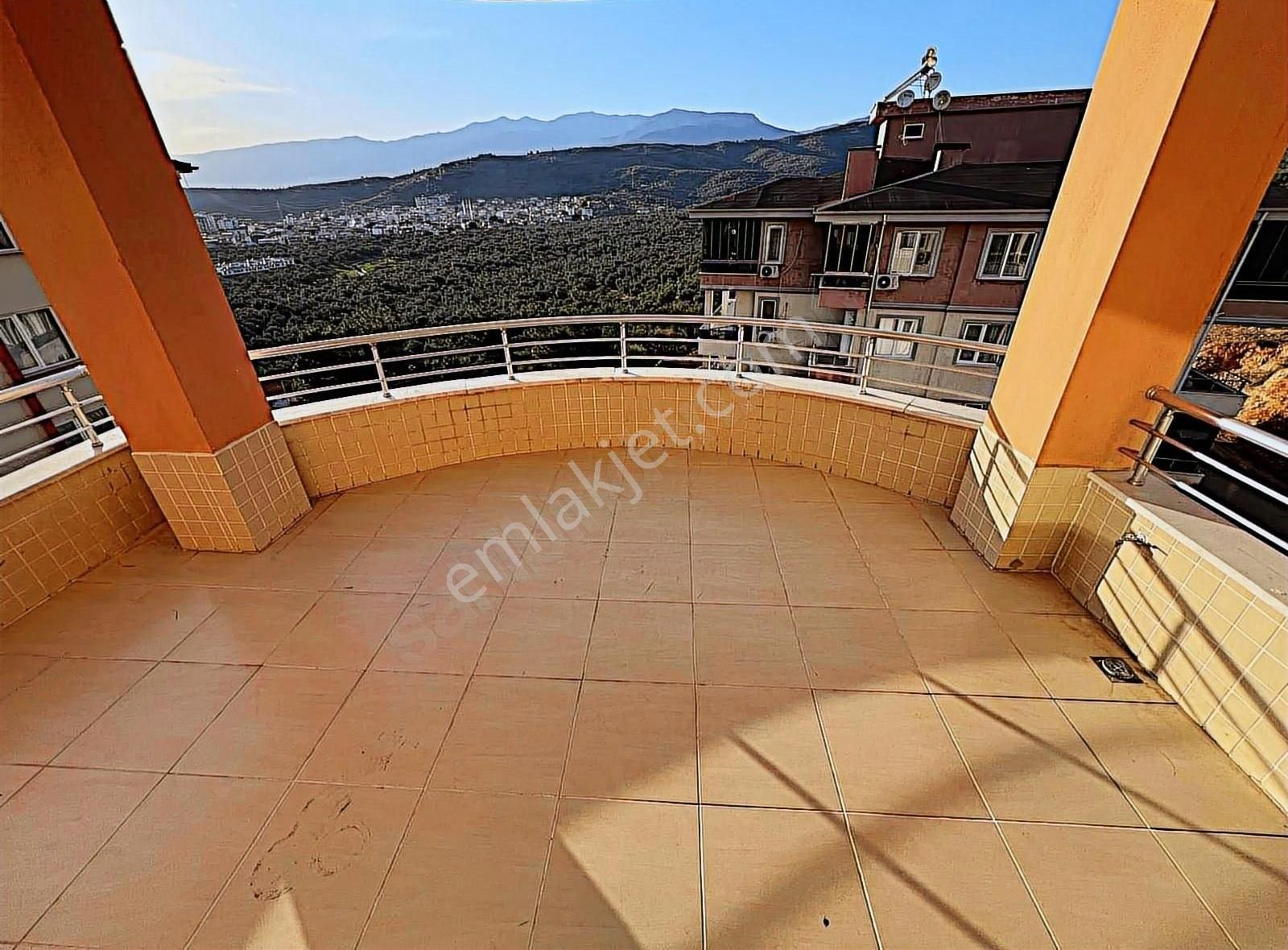 Arya'dan Kadıköyde 3+1 145 M2 Ebeveyn Banyolu Manzaralı Daire