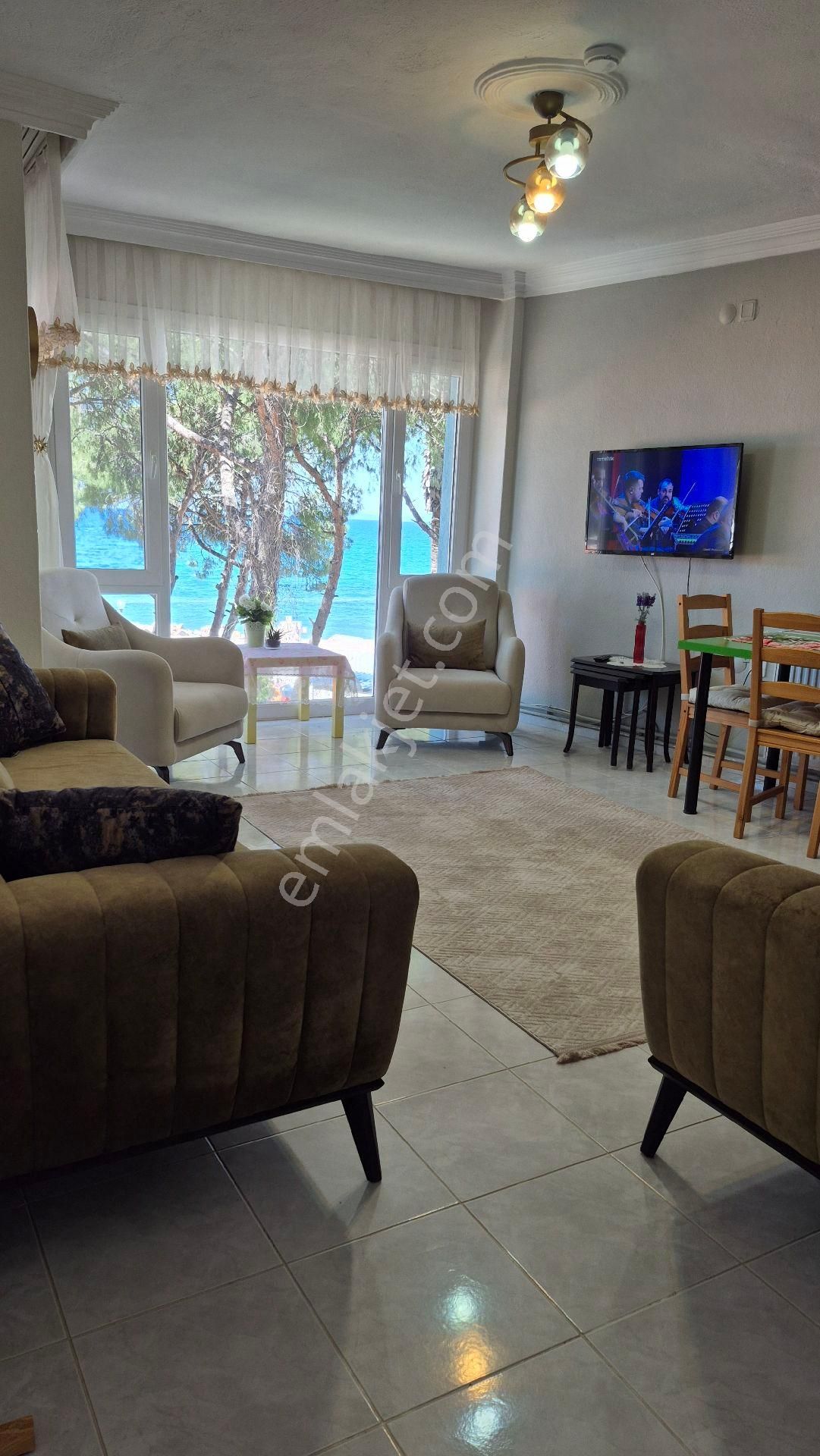 Dikili Merkezde Denize Sıfır Günübirlik Daire