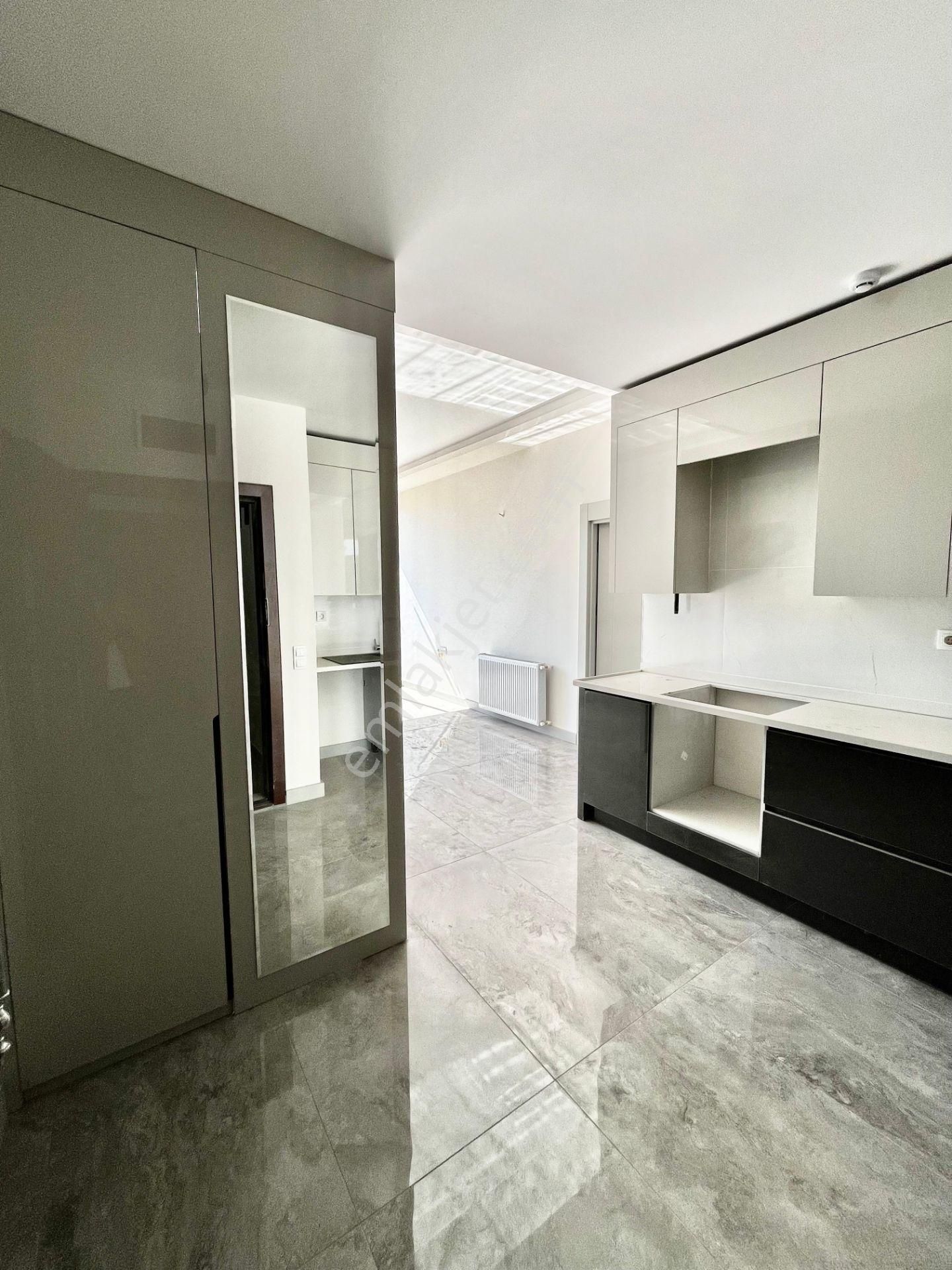 Kuyulukta 2. Çevre Yolu Yanı 3+1 200m2 Teraslı Lüx Daire