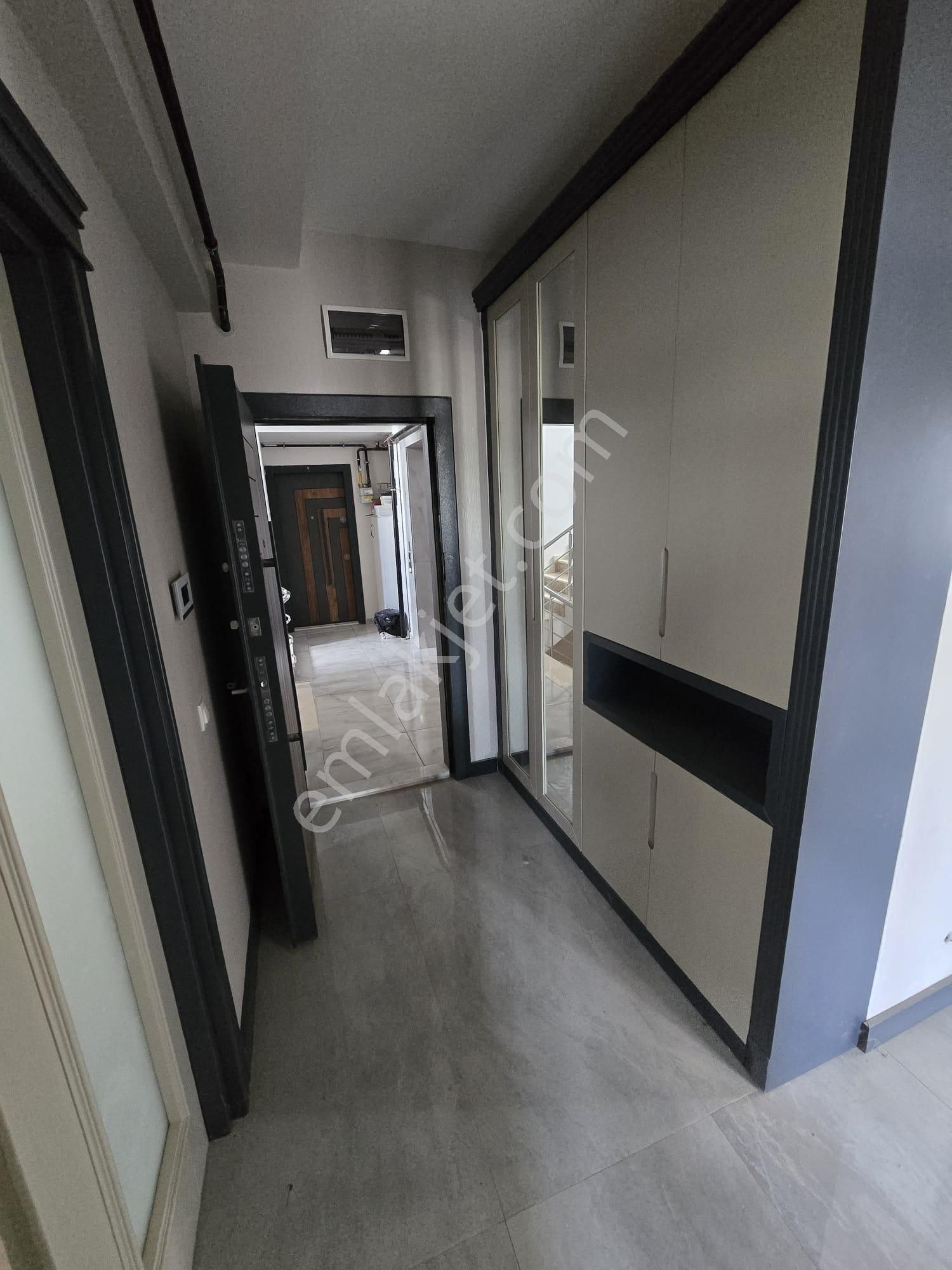 Kuyulukta Cepheleri Ferah Geniş Oturumlu 2.5+1 Lüx Dairemiz - Görsel 3