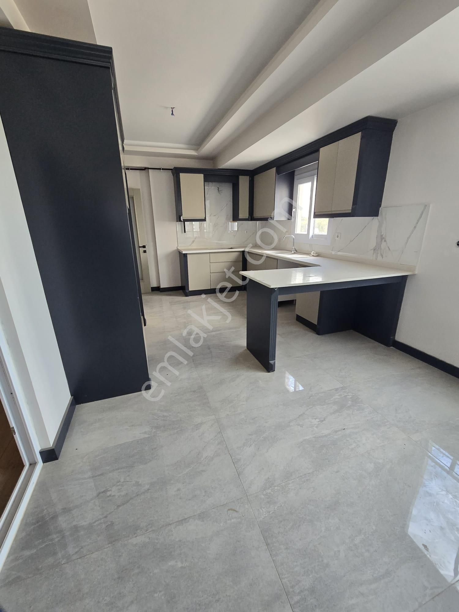 Kuyulukta Cepheleri Ferah Geniş Oturumlu 2.5+1 Lüx Dairemiz - Görsel 7