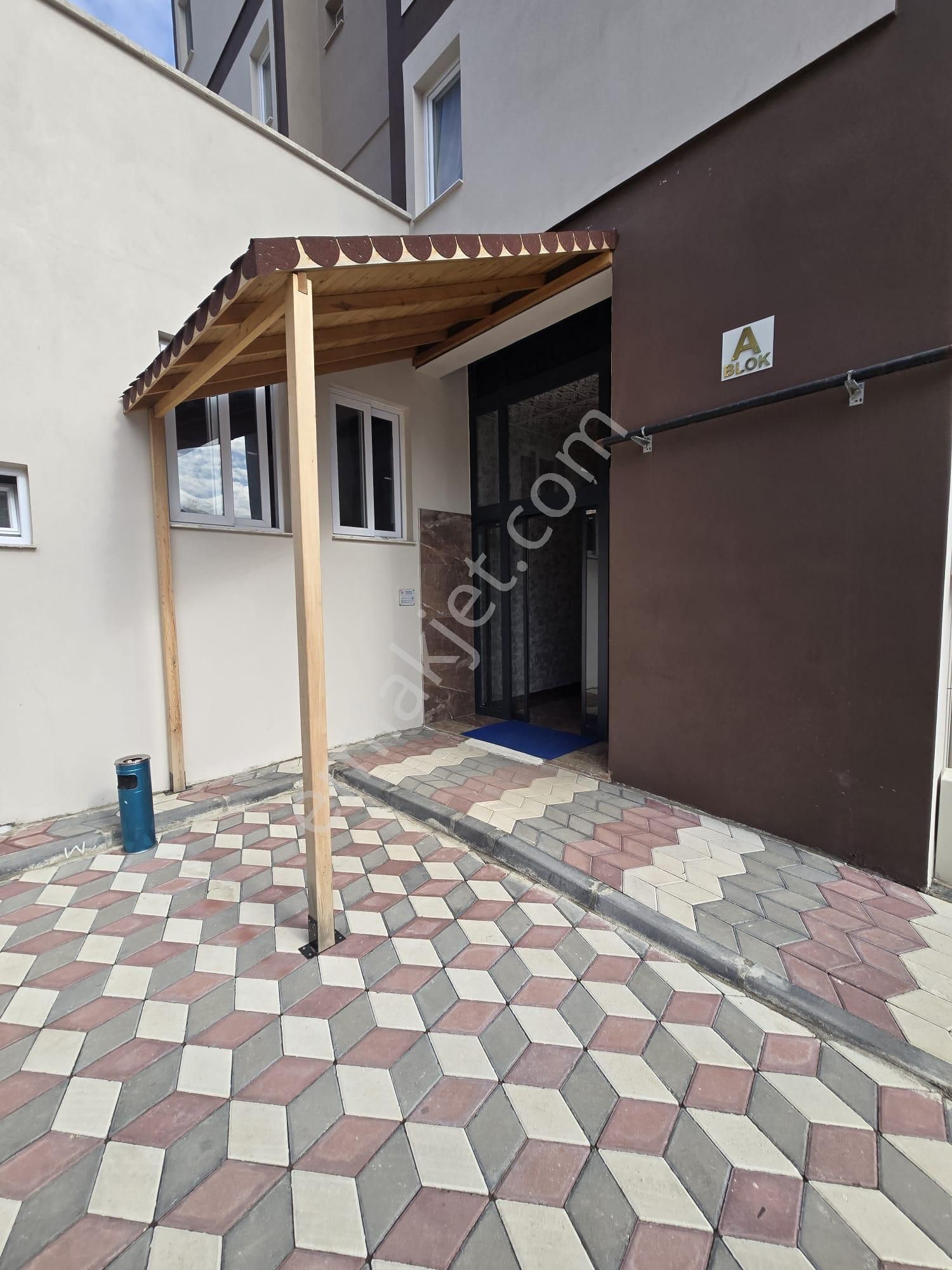 Kuyulukta Cepheleri Ferah Geniş Oturumlu 2.5+1 Lüx Dairemiz - Görsel 18