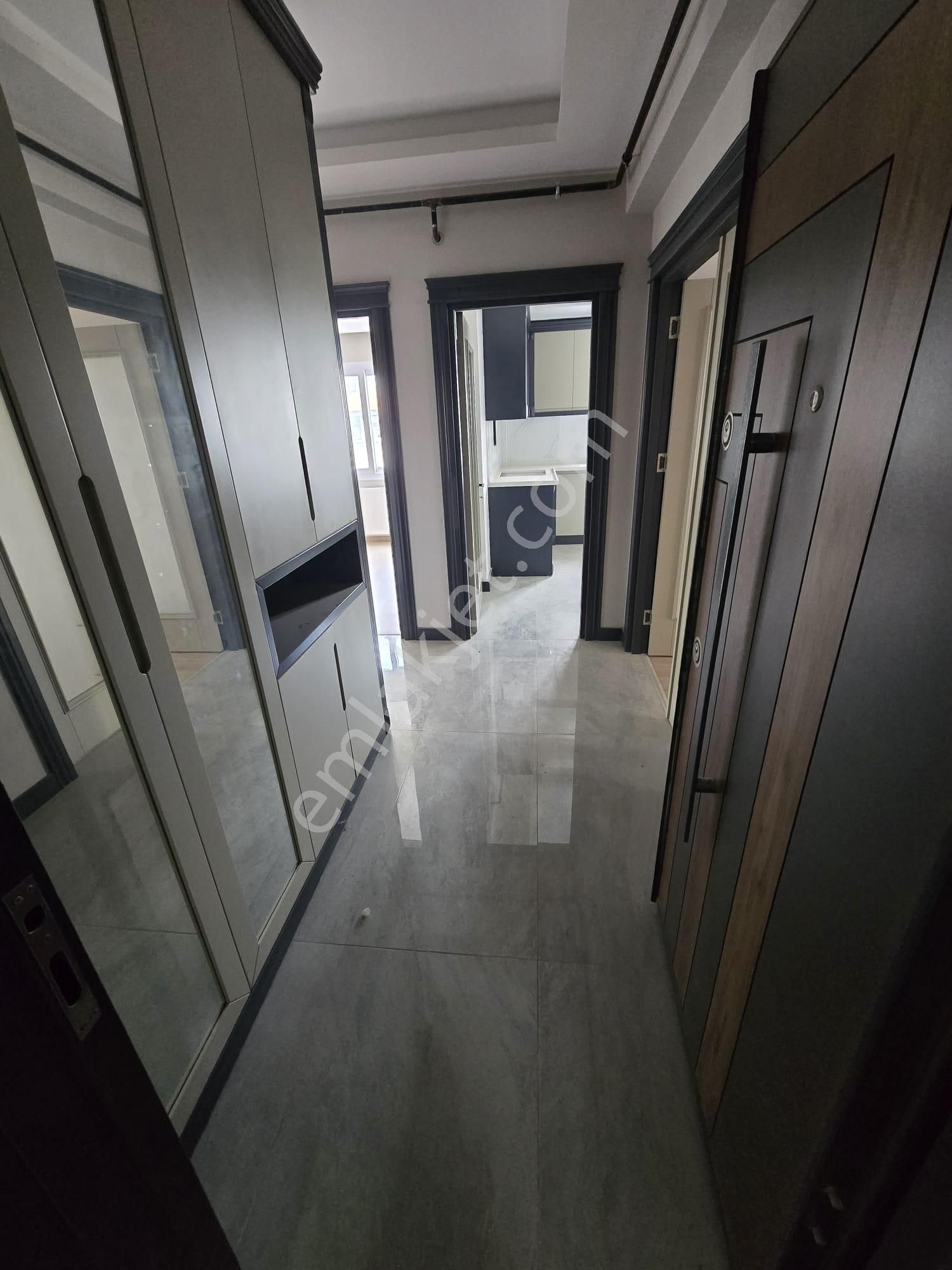 Kuyulukta Cepheleri Ferah Geniş Oturumlu 2.5+1 Lüx Dairemiz - Görsel 2