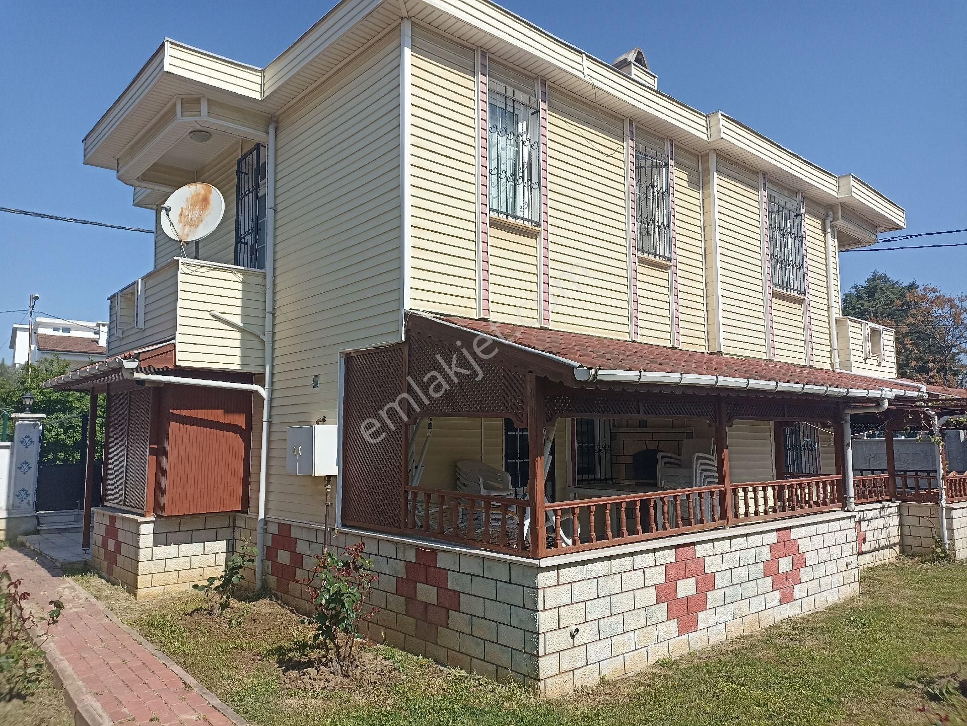İstanbul İli Silivri İlçesi Gümüşyaka Mahallesi'nde ,deniz Tarafında Satılık Villa.