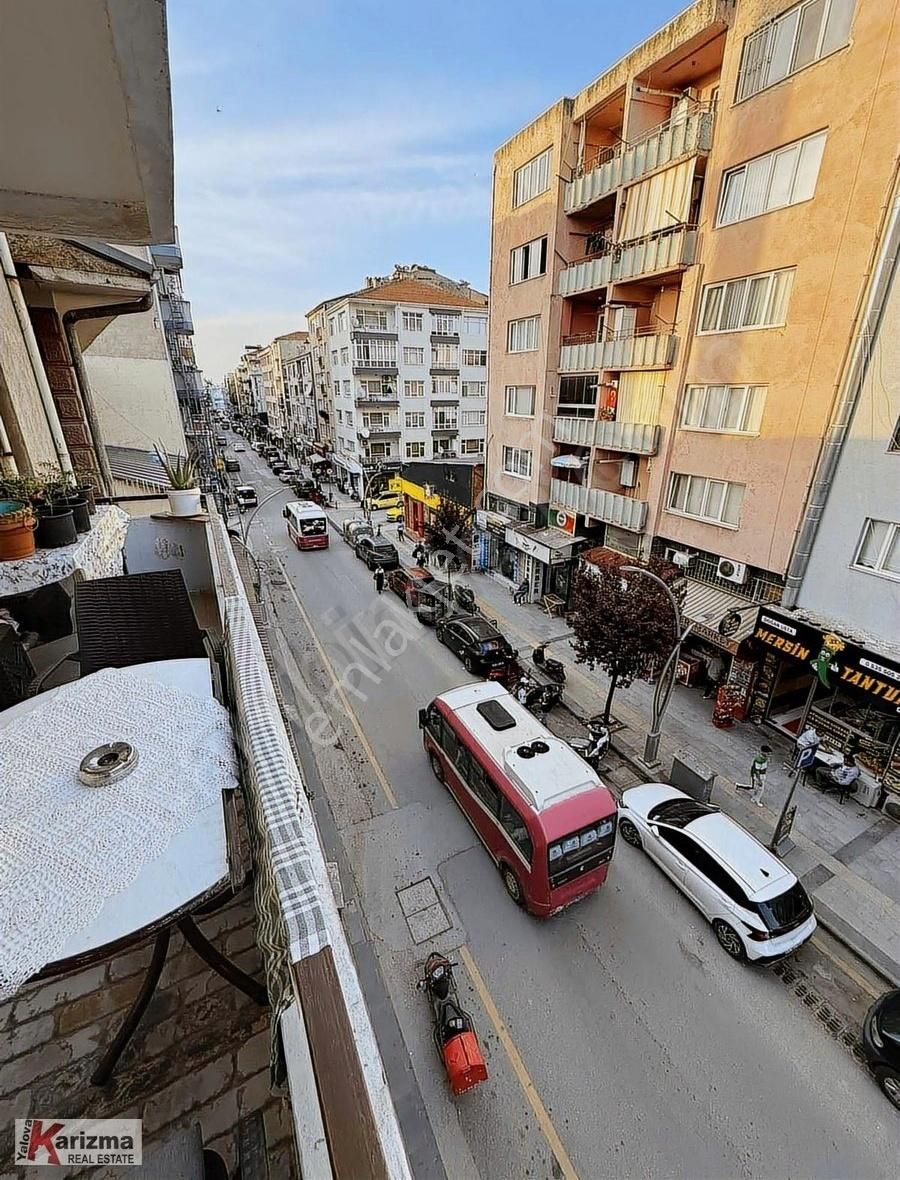 Rüstempaşa Mahallesi'nde 3+1 Geniş Fırsat Satılık Arakat Daire