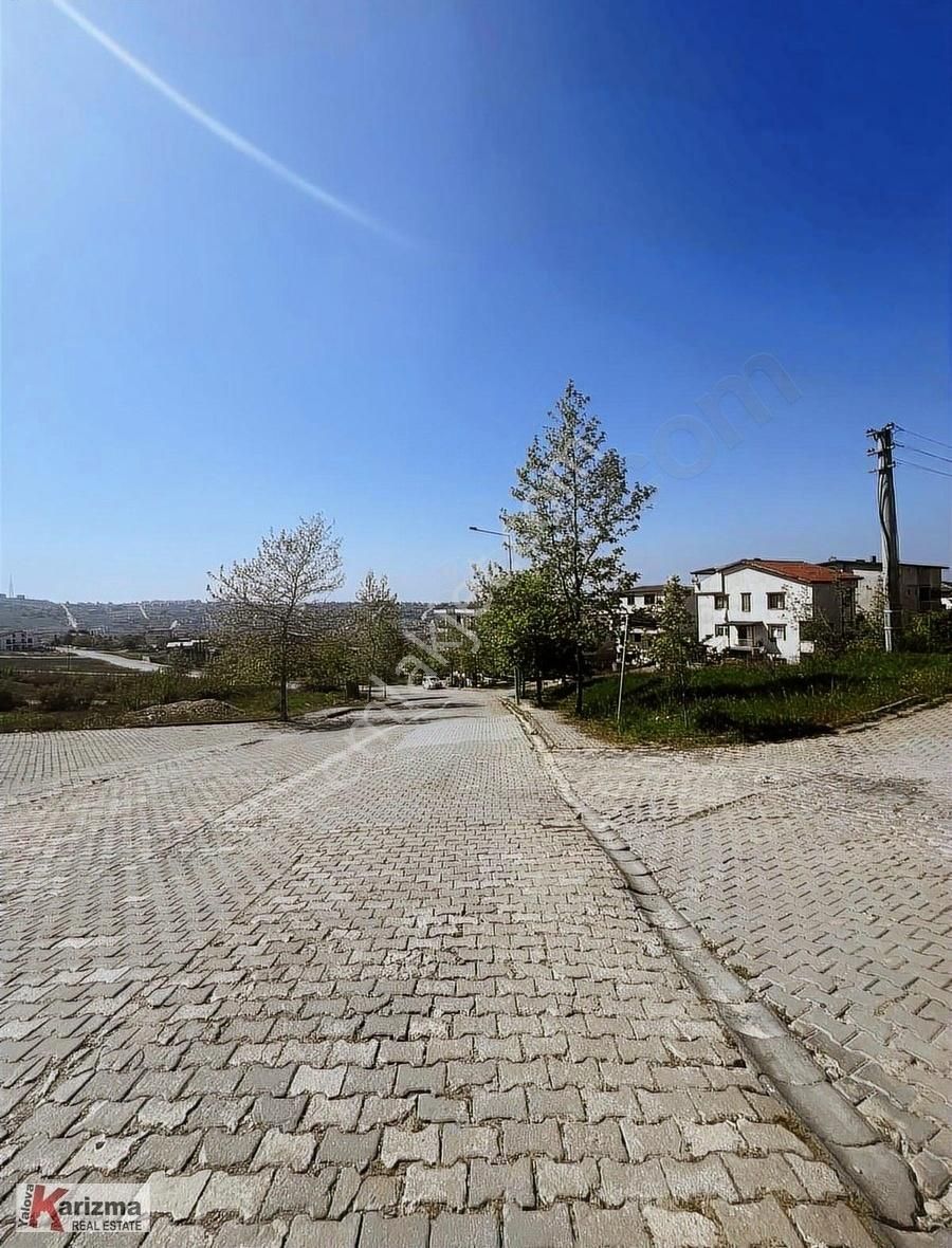 Yalova Karizma Emlak'tan 3 Kat İmarlı 287 M2 Köşe Arsa