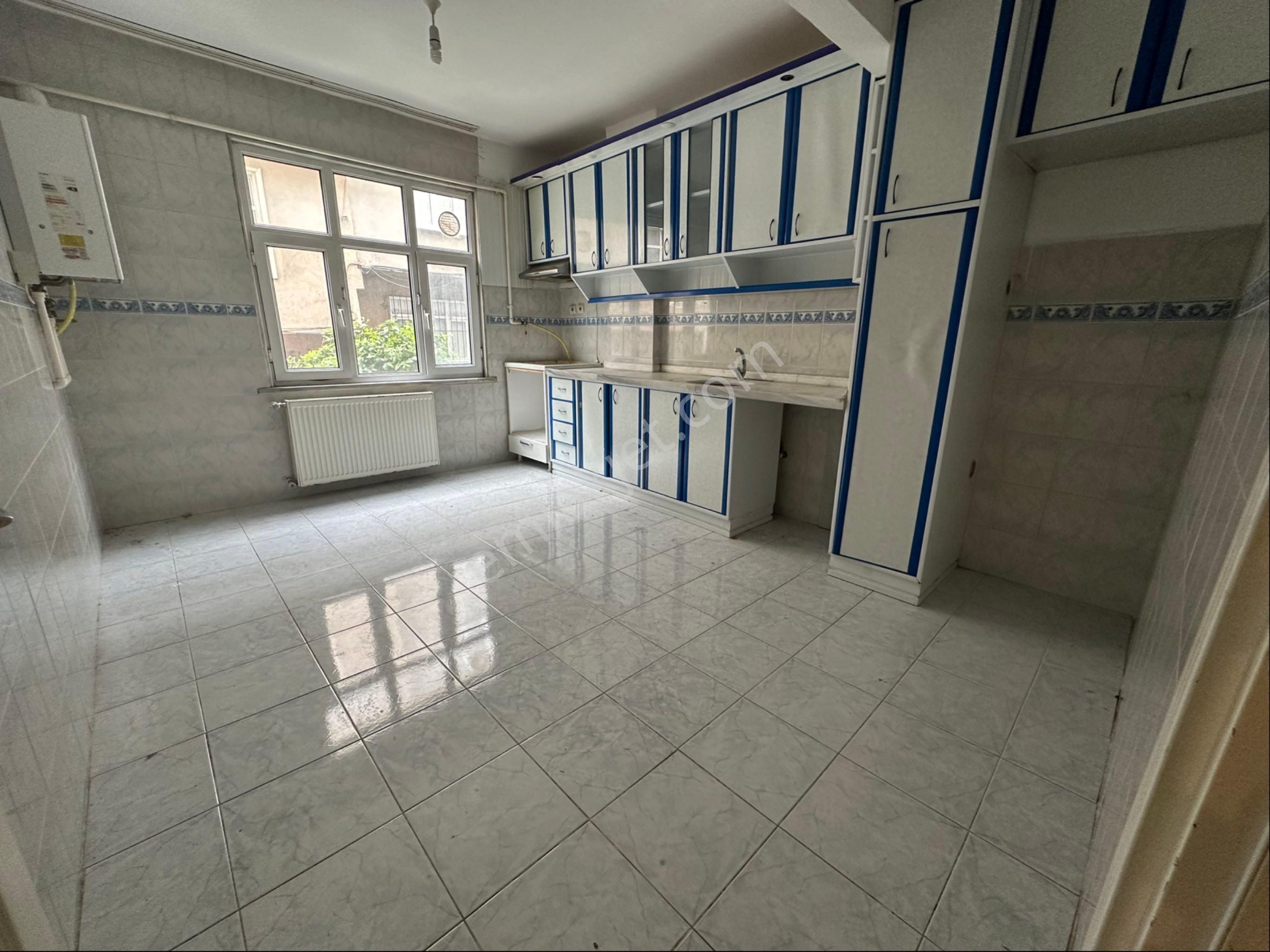 Turgutreis’de Geniş Daire Köşe Bina