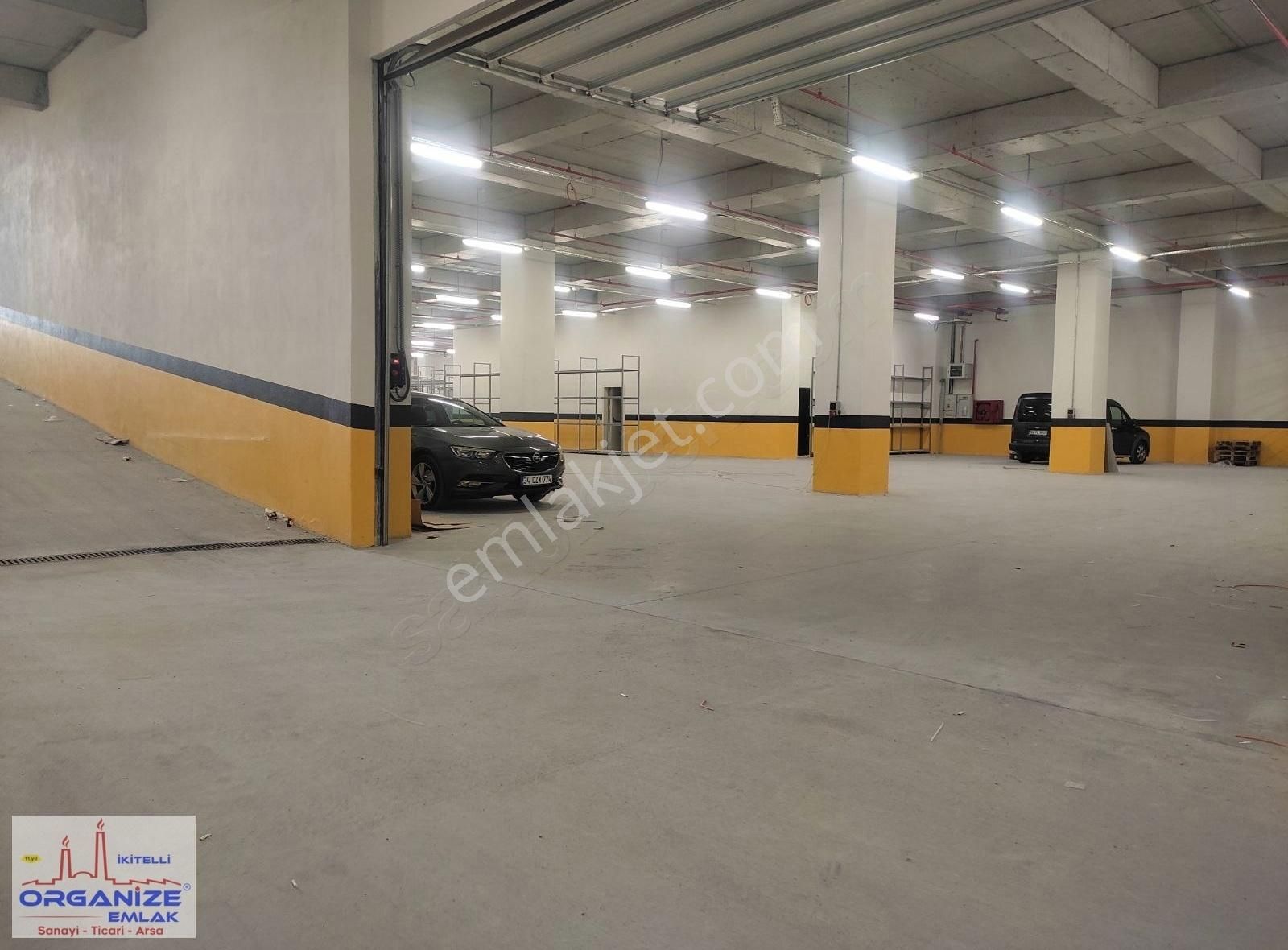 İkitelli Organize De 300 M2 Vinçli Boş