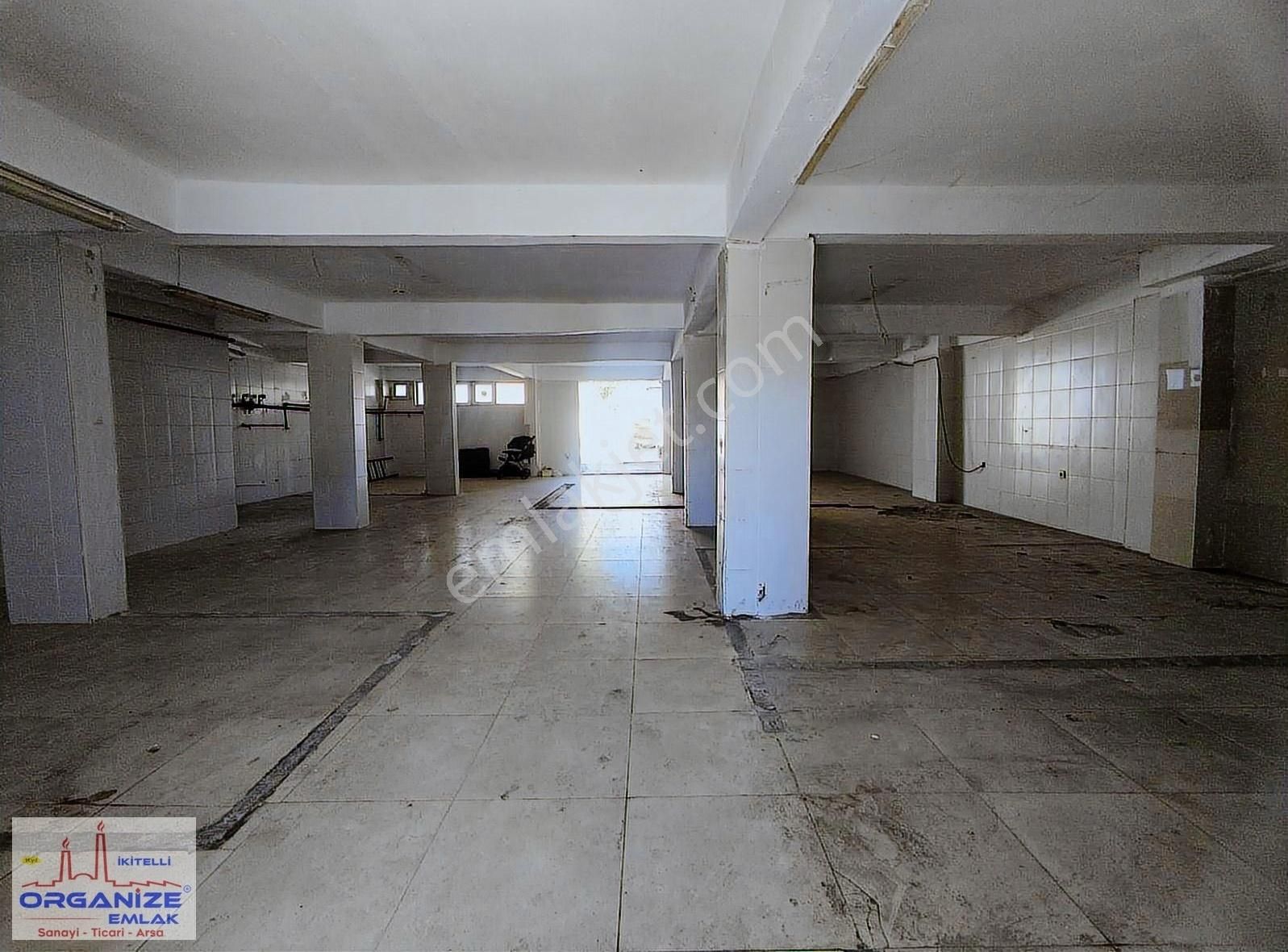 Anacadde Uzerı 300 M2 Avantajlı Isyerı