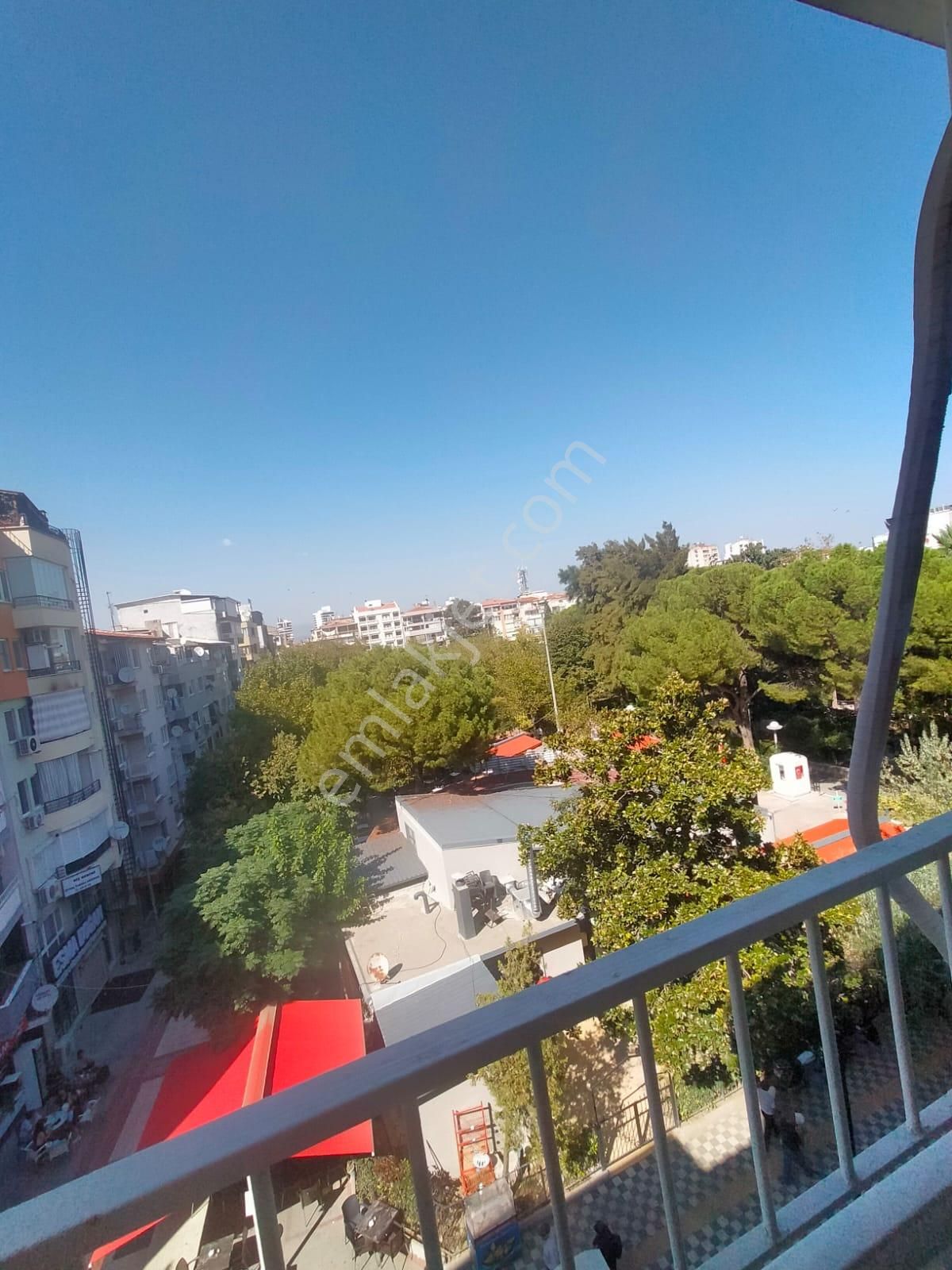 Manisa Akıncılar Mah.uluparka Bakan 6nın 5.i 2+1 100m2 3.400.000