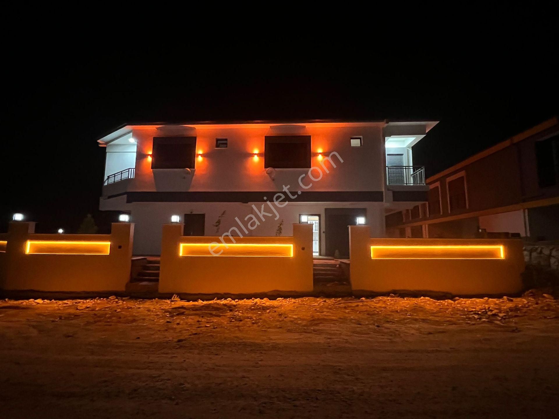 Didim Hisar Mah. 3+1 Açık Mutfaklı Ön Cepheli Bitişik Nizamlı Villamız Satılıktır