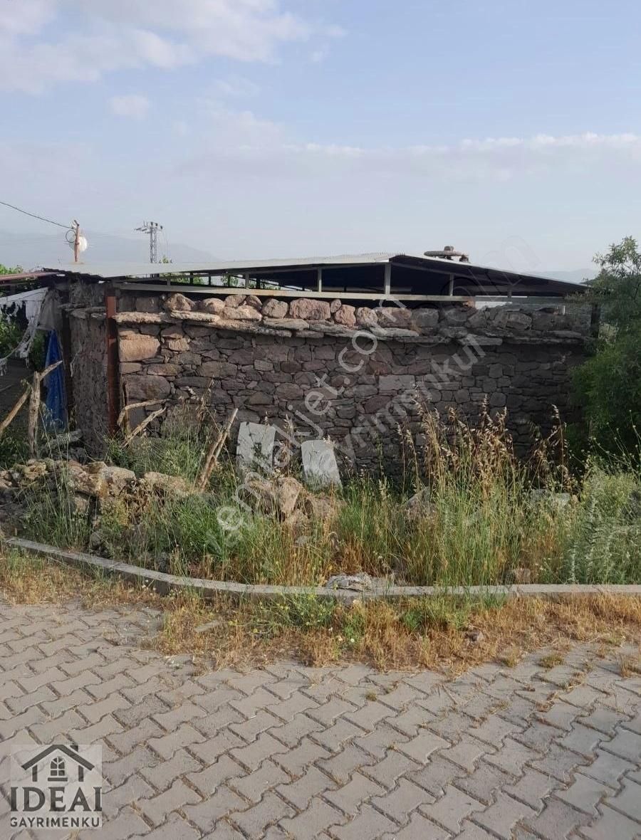 Manisa Yunusemre Karayağcı Hacılar'da 840m2 Köy Evi Ve Arsa