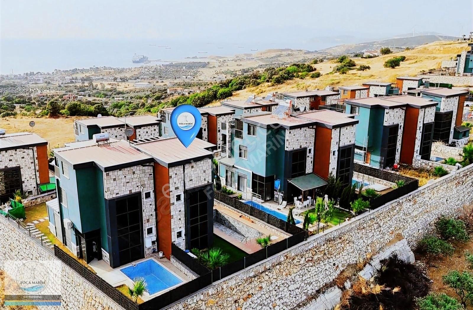 Foça Kozbeyli Reva Sitesi'nde Havuzlu 3+1 Satılık Villa