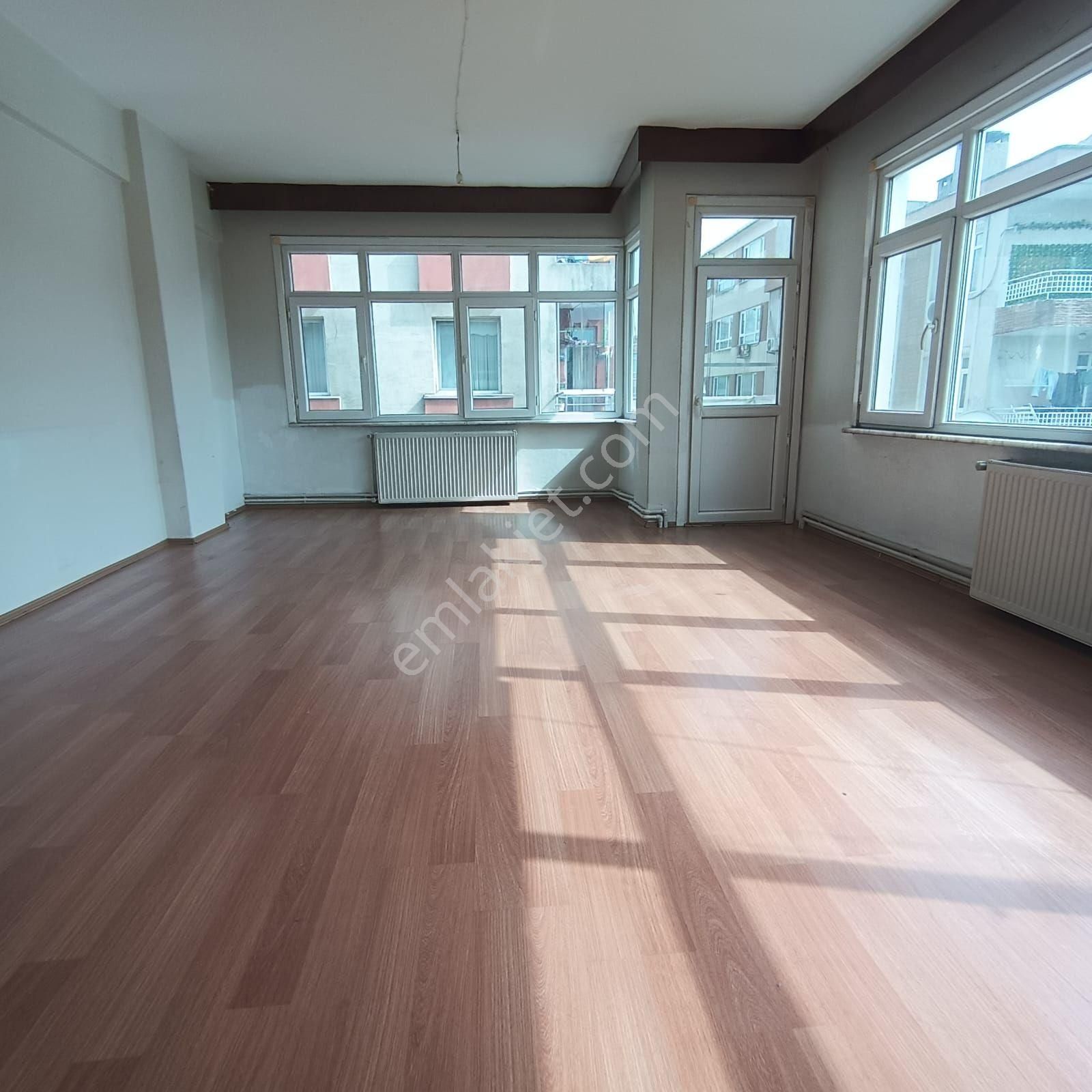 S.evler Merkezde Metrobüse 4dk. 3+1 140m2 Coktemız Bakımlı Arakat