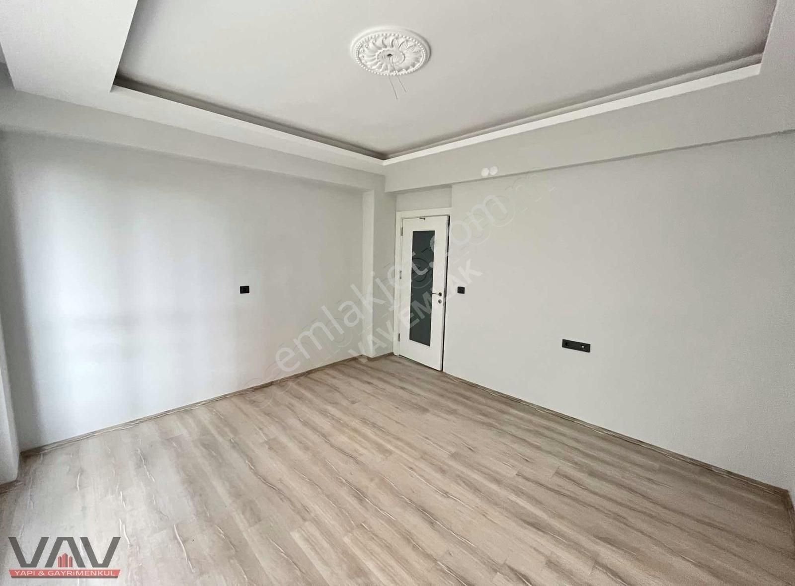 Meram Fen Lisesi Arkası Oturuma Hazır İskanlı Sıfır 2+1 Daire