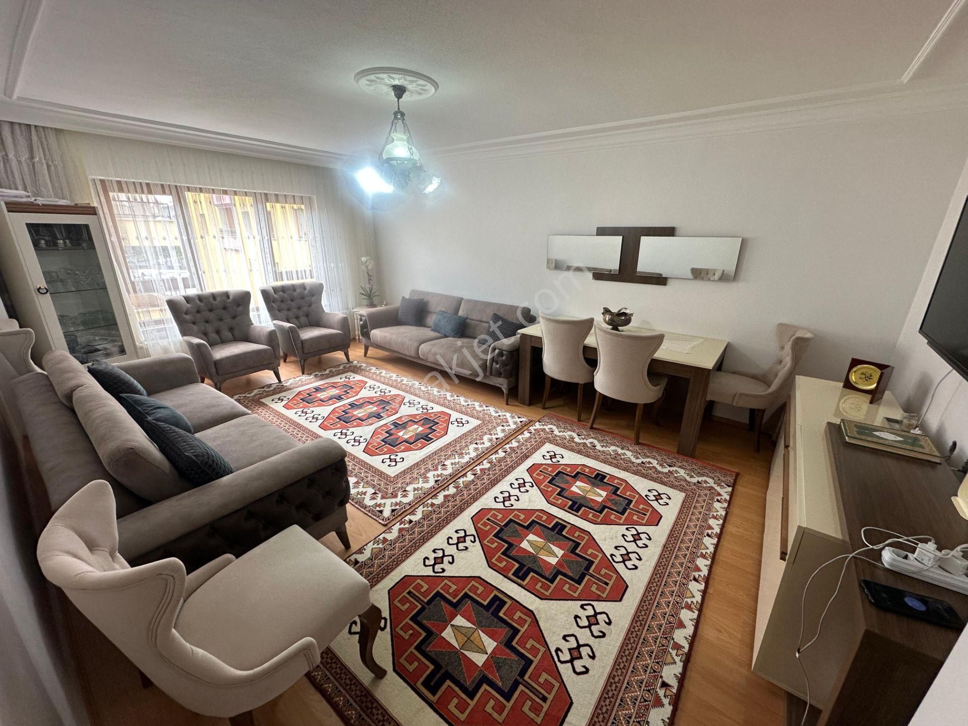 Evim Ankara'dan Atapark Merkezde Kat Konumunda Kredi Sıkıntısız 3+1 Satılık Daire
