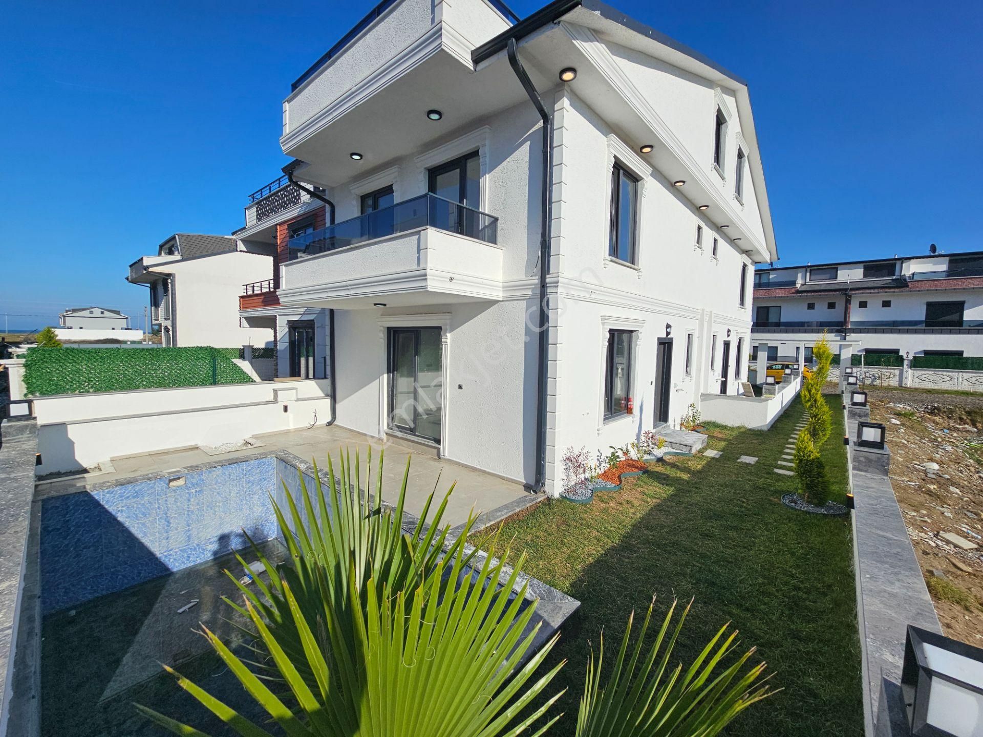 3+1 Müstakil Havuzlu Denize Yürüme Mesafesinde Satılık Villa