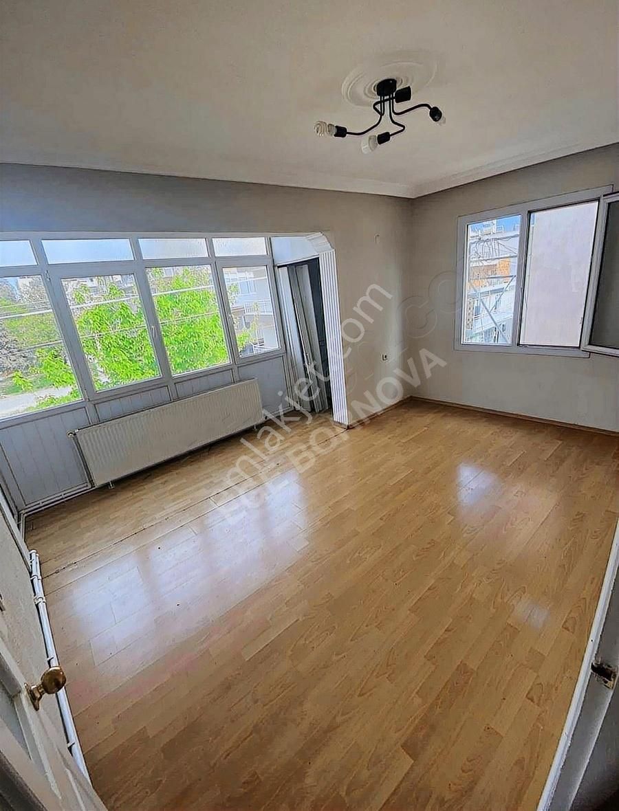 Bornova Ümit Mah'de Bakımlı,doğalgazlı 2+1 Kiralık Daire