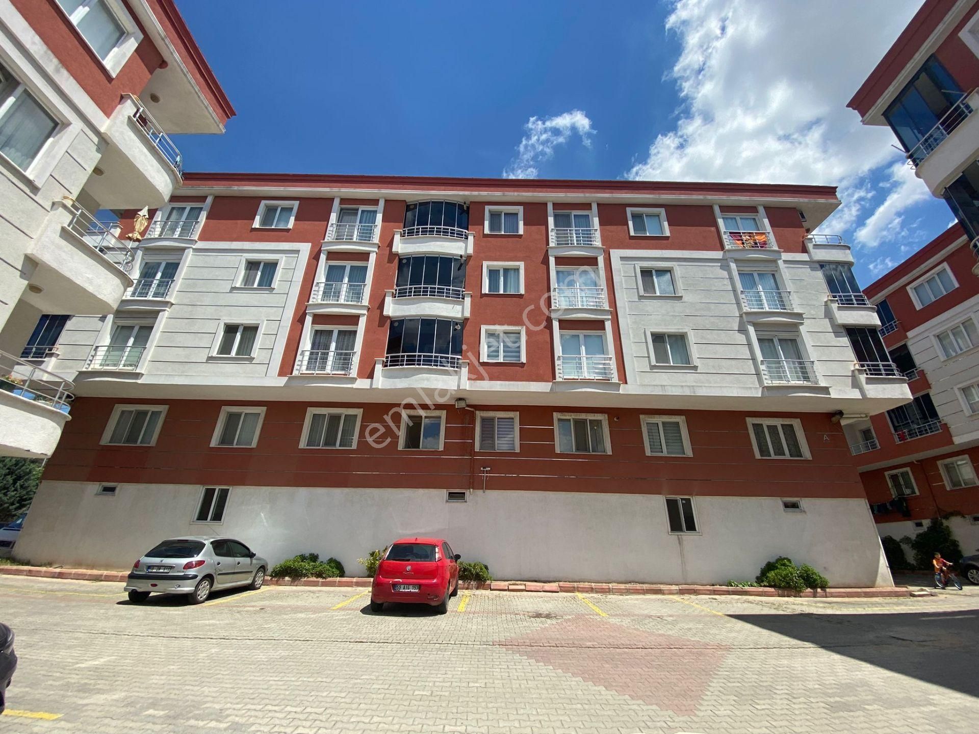 Alipaşa'da Site İçinde 3+1 Satılık Masrafsız İskanlı Daire