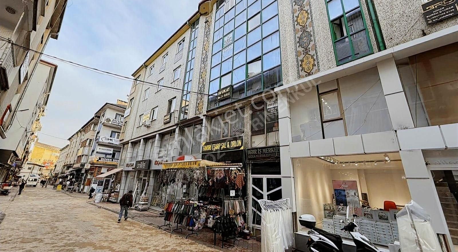 Yakamoz Gayrimenkulden Bankalar Cad Satılık 1+1 Ofis