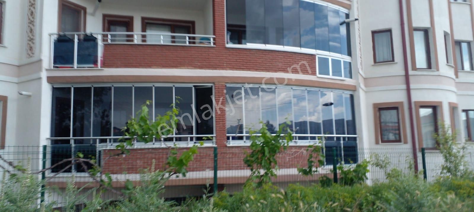 Divriği Uluzar Mevkide Satılık Ev