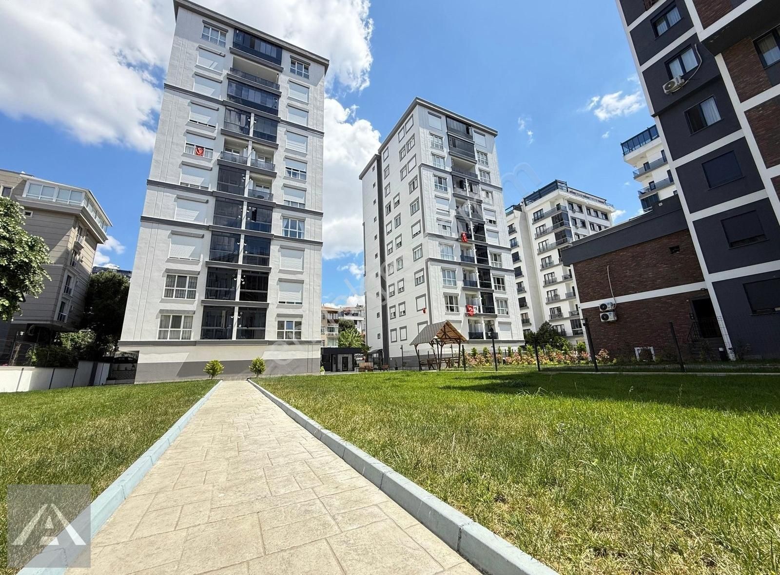 Feyzullah Mahallesinde Sahilde Site İçersinde Yüksek Kat 2+1