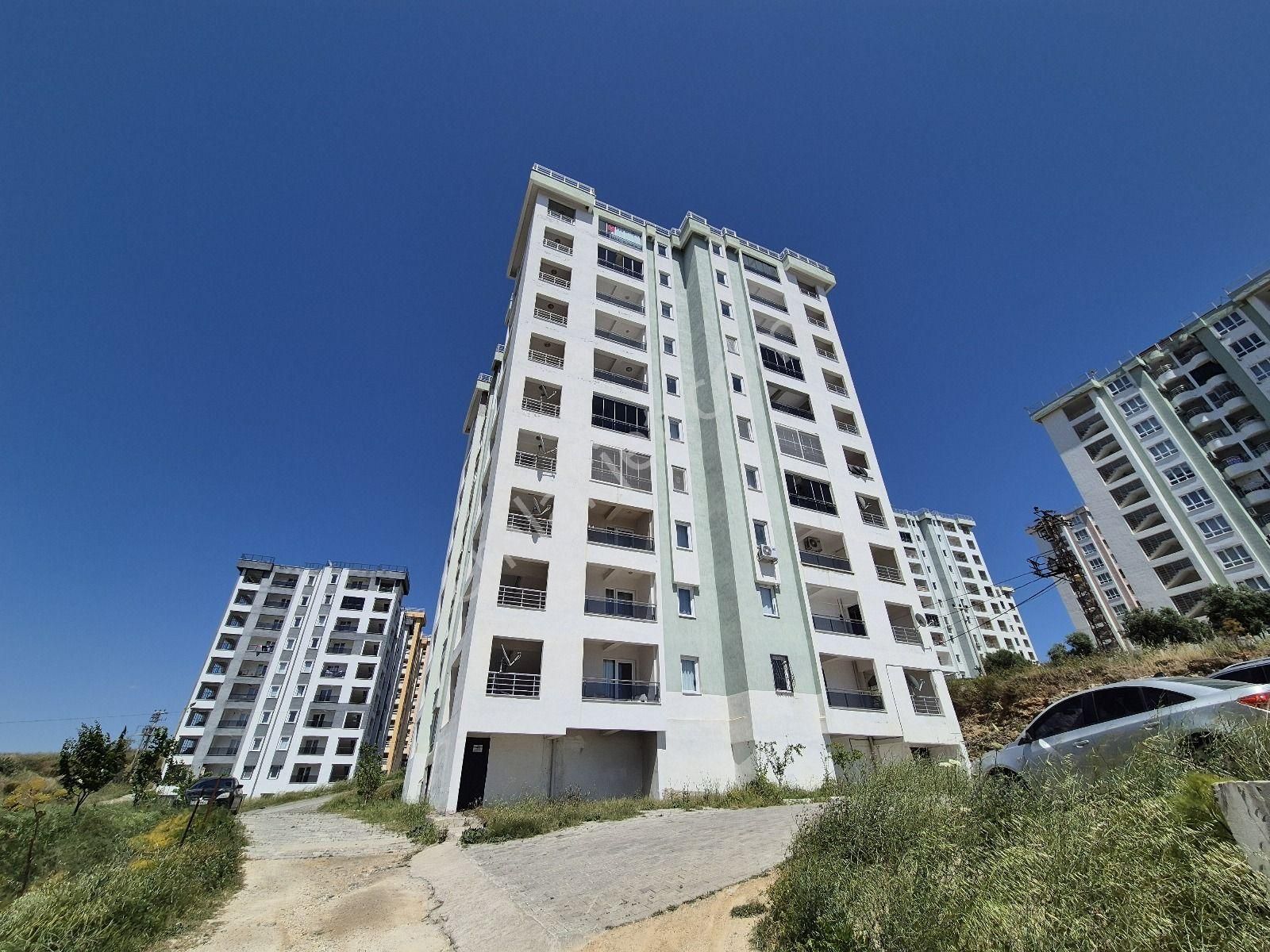 Kuşadası Uydukent Florya Sitesi'nde Satılık 90 M2 Ferah Daire