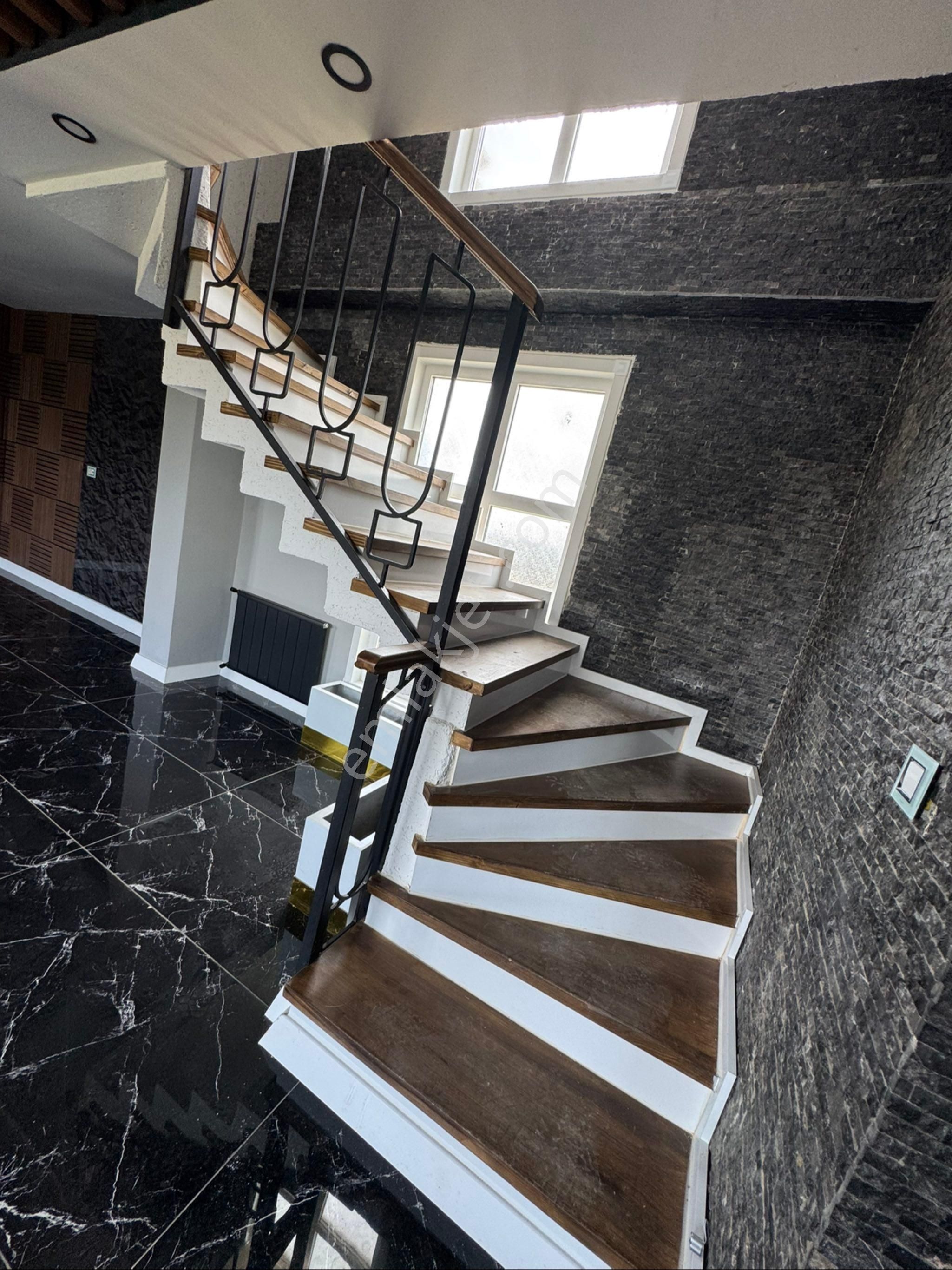 Yeniçiflikte Satılık Lüx Şato Tarzında Vila - Görsel 4