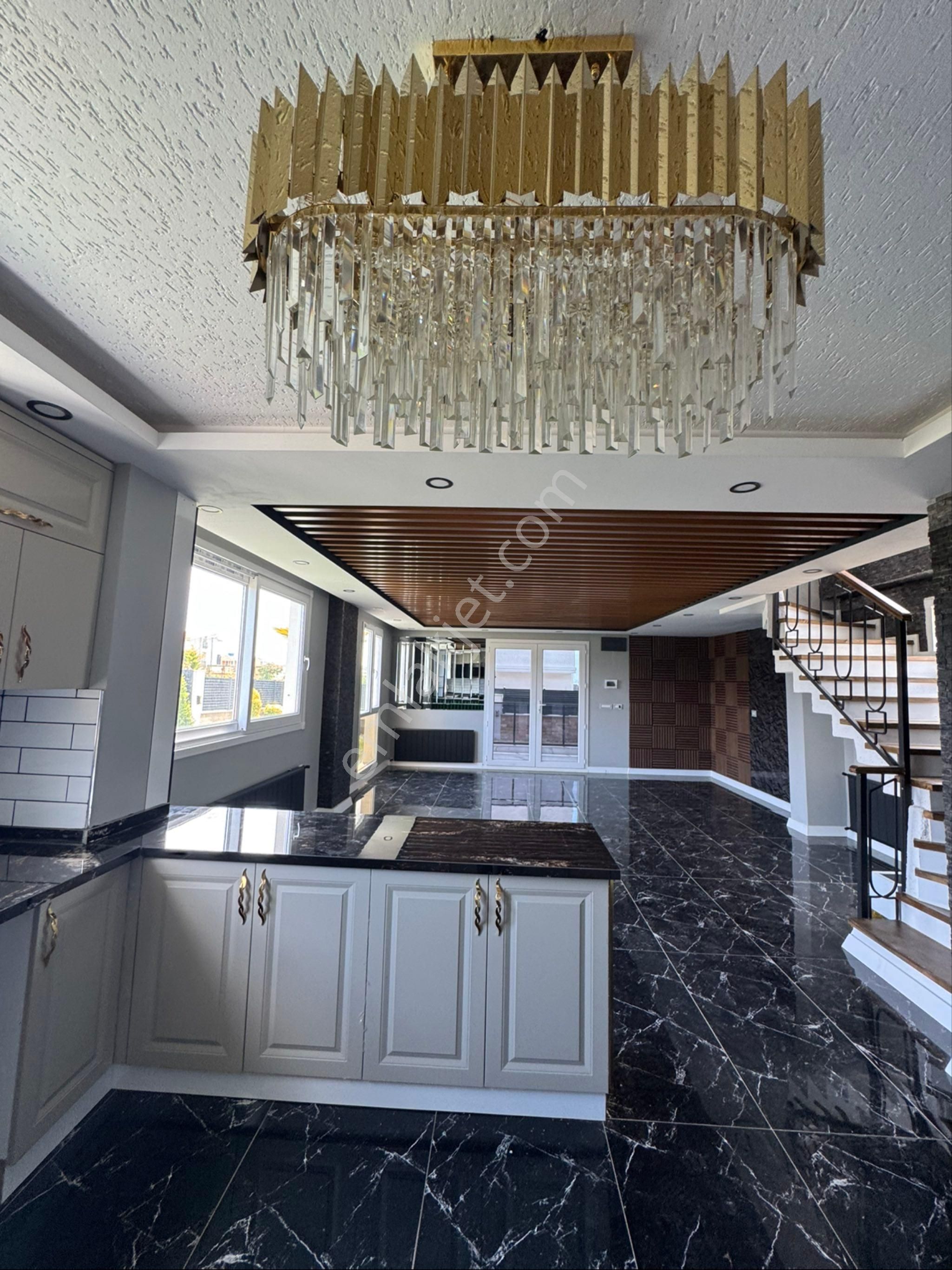 Yeniçiflikte Satılık Lüx Şato Tarzında Vila - Görsel 3