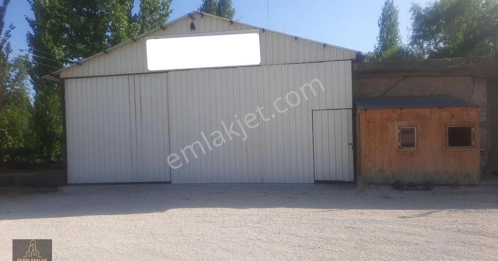 Antalya Elmalı Akçay Mahalle Merkezinde Toplam 1.200m2 Alan İçerisinde Kiralık Ardiye,depo