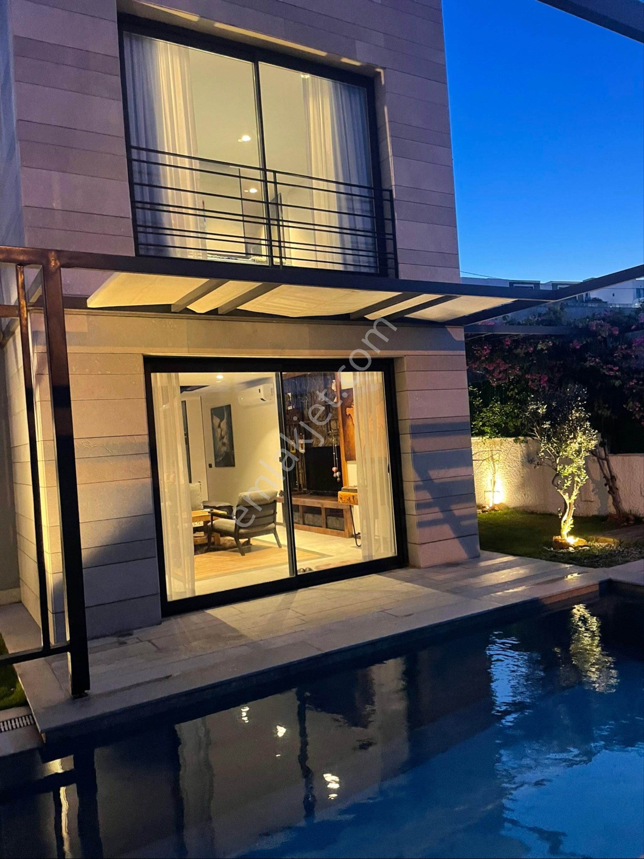 Bodrum Akyarlada Havuzlu Full Eşyalı Lüks Villa