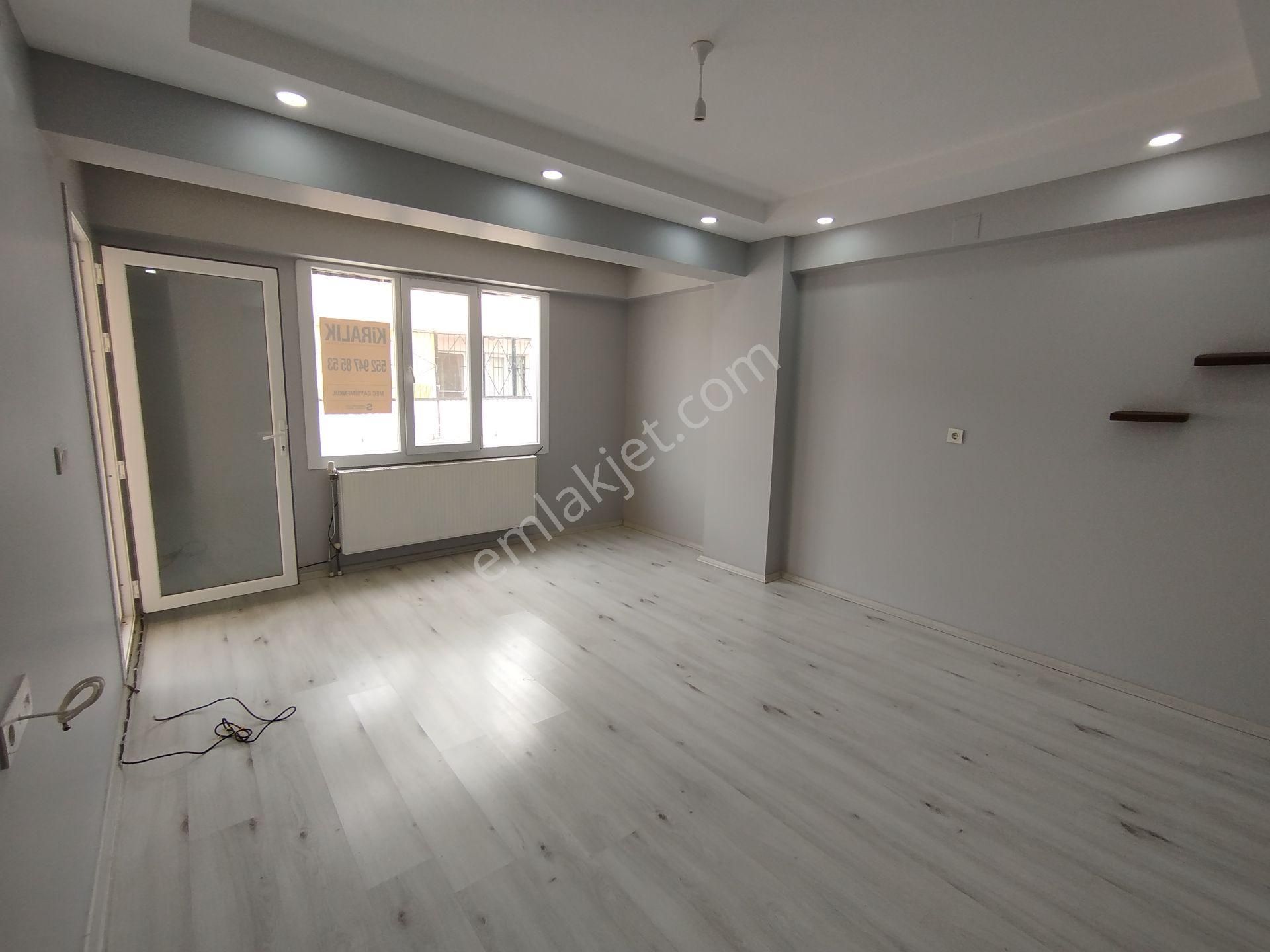 Nazilli Cumhuriyet Mahallesinde Sıfıra Yakın 2+1 Ayrı Mutfak Kiralık Daire