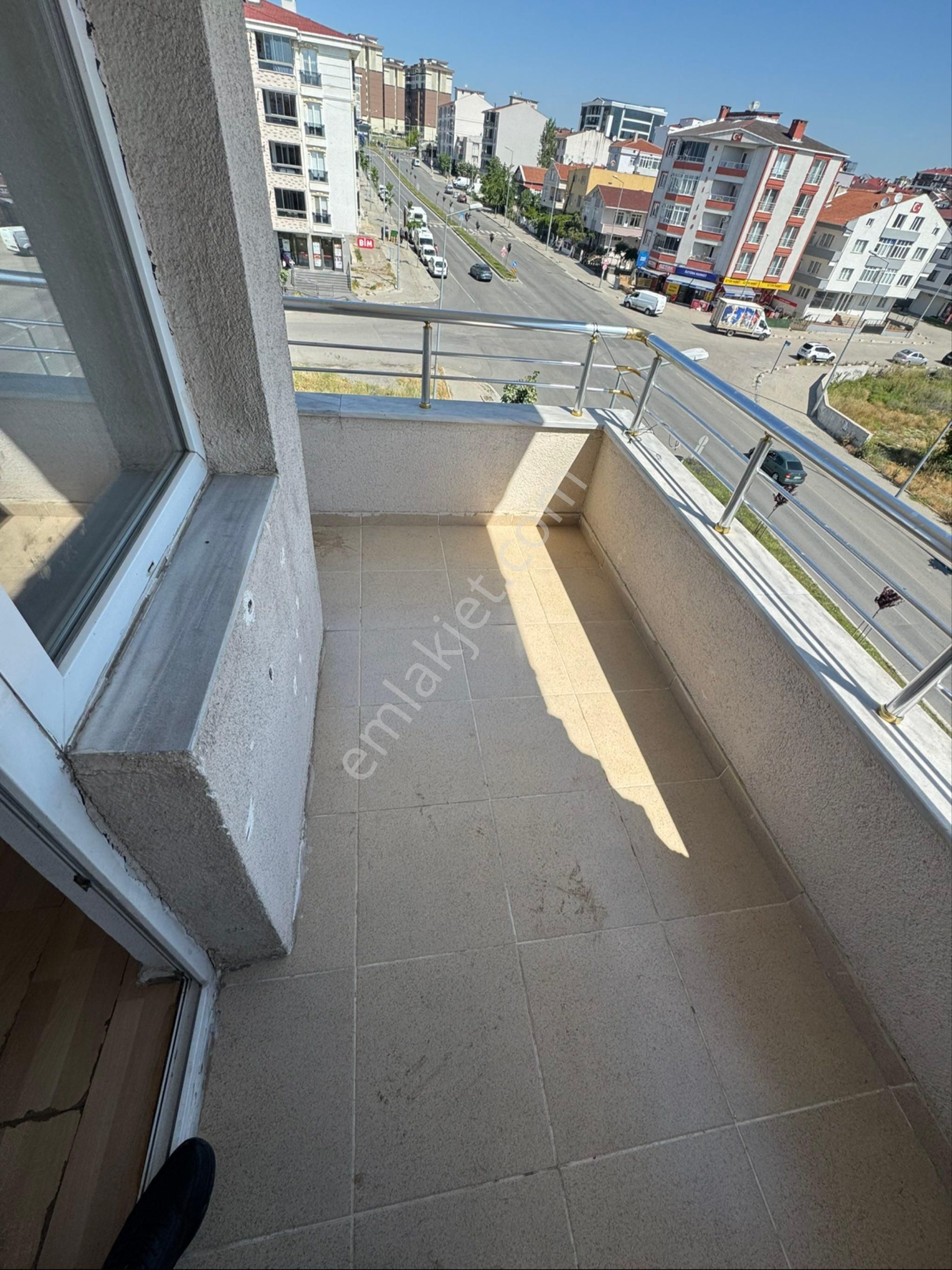 Çorlu Şehsinan Da Çok Güzel Konumda Kiralık 3+1 Daire