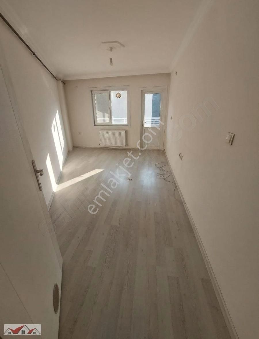 Seçkinden Cumhuriyet'te Balkonlu Krediye Uygun 1+1 Satılık Daire