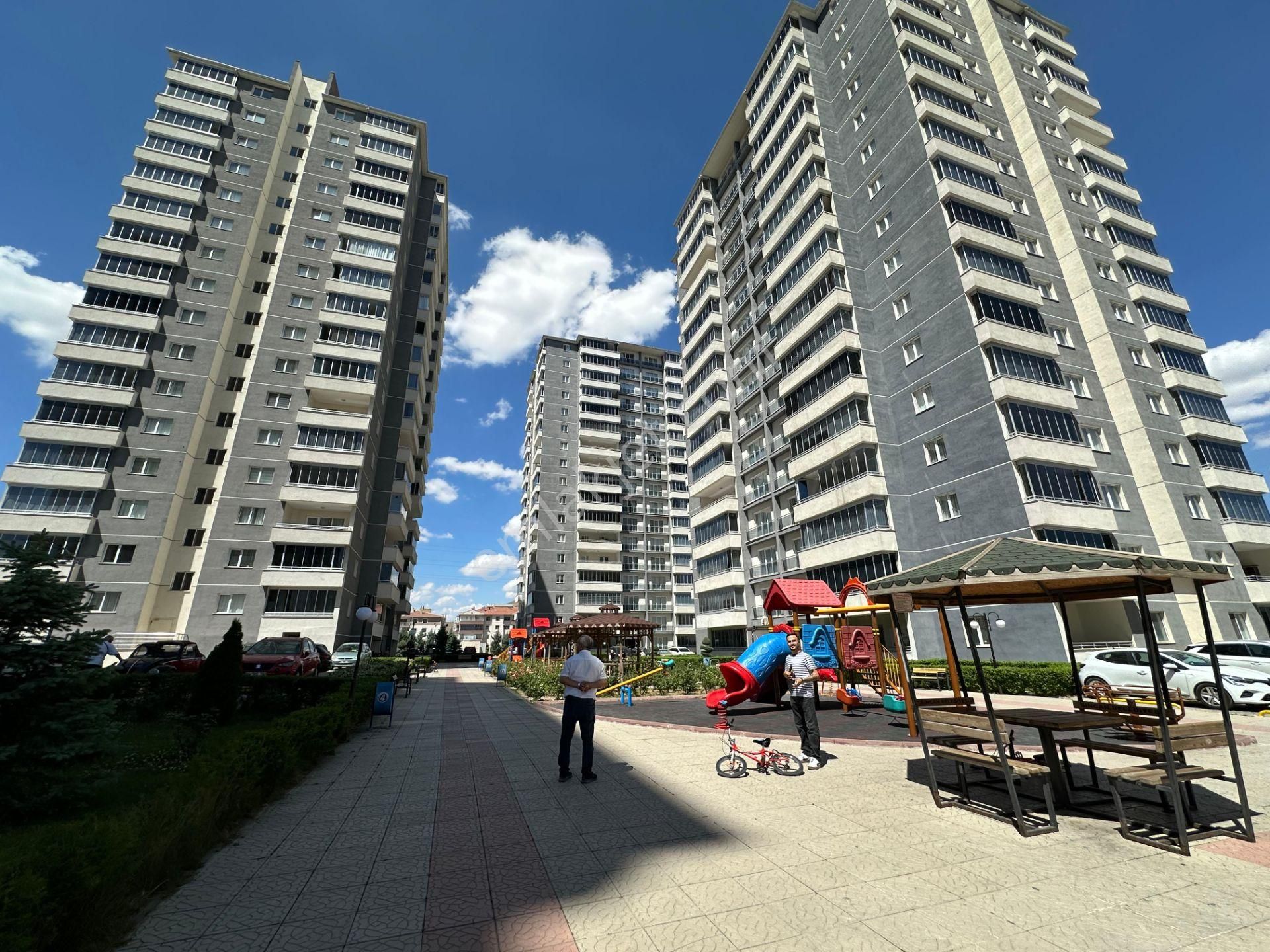Törekent Mah En Gözde Sitesi Batı Park'da 16.kat Manzaralı Daire