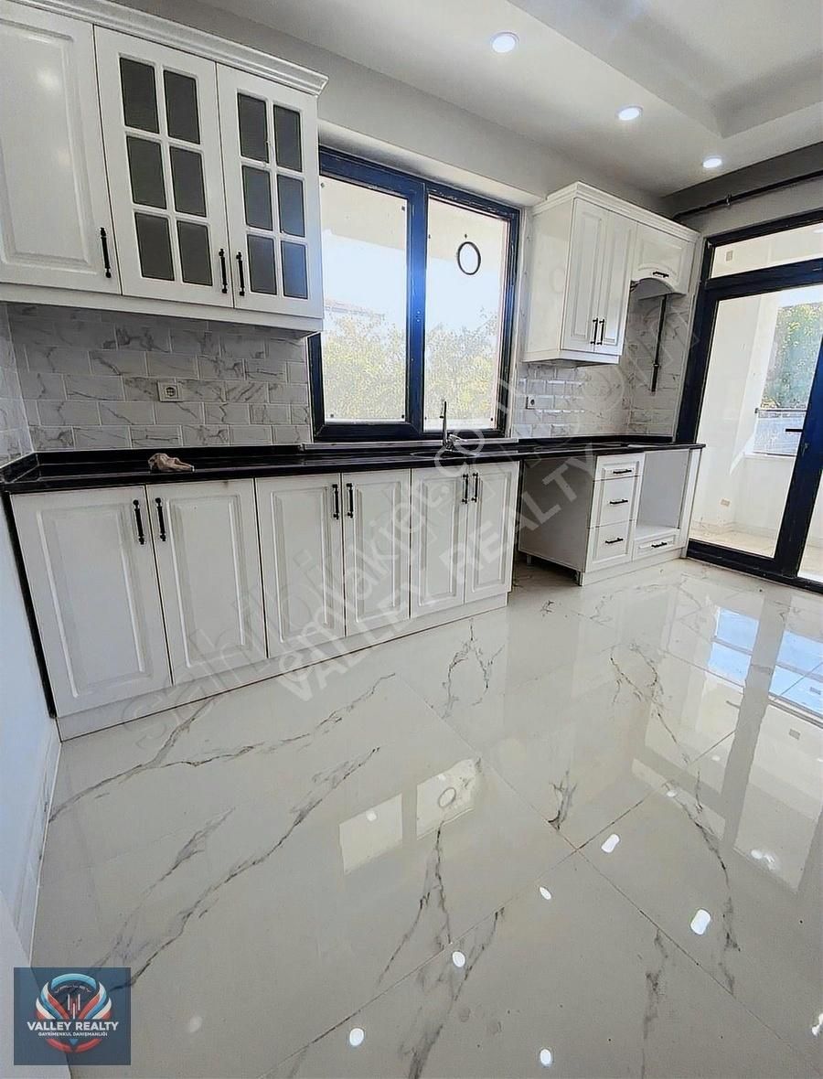 Valley Realty'den Zafer Mahallesi'nde Sıfır, 1+1 - Ayrı Mutfak