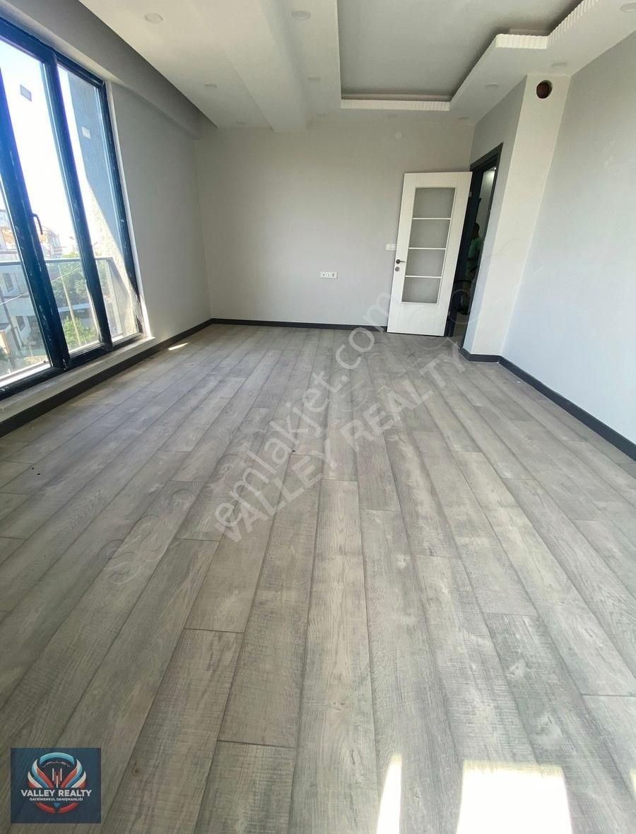 Valley Realty'den Zafer Mahallesi'nde Sıfır 2+1 Ebeveyn Banyolu