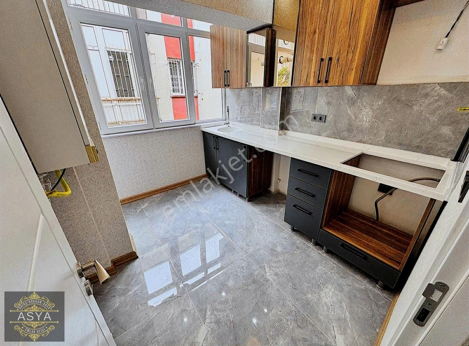 Ayvalıda Cadde Önü Ultra Lüks Ara Kat 3+1 Bağımsız Satılık