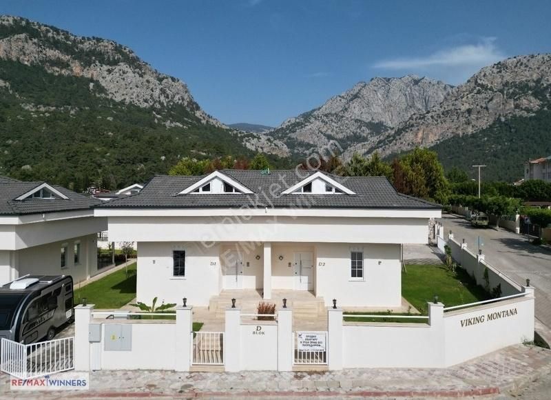 Havuzlu Site İçinde Dağ Manzaralı Villa/вилла С Видом На Горы