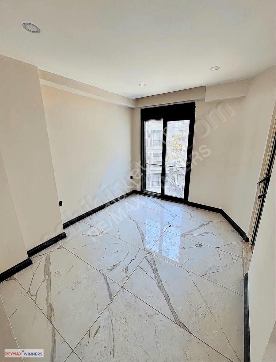 Antalya Merkez Deniz Manzaralı Satılık 1+1 Daire