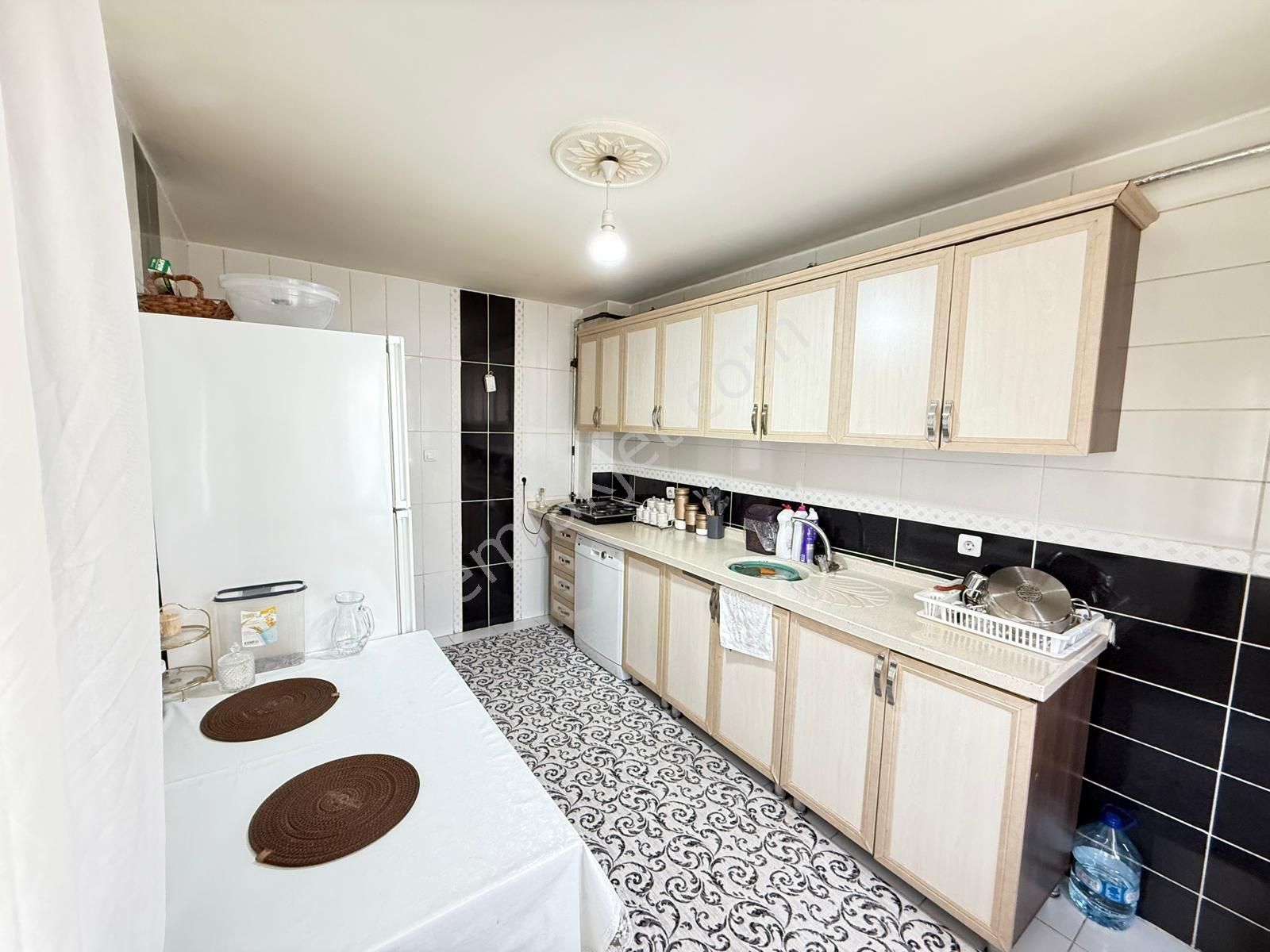 Mülk Emlak Ofisinden Karapürçek'te Asansörlü 3.kat 3+1 130m2 Hesaplı Daire Full Yapılı
