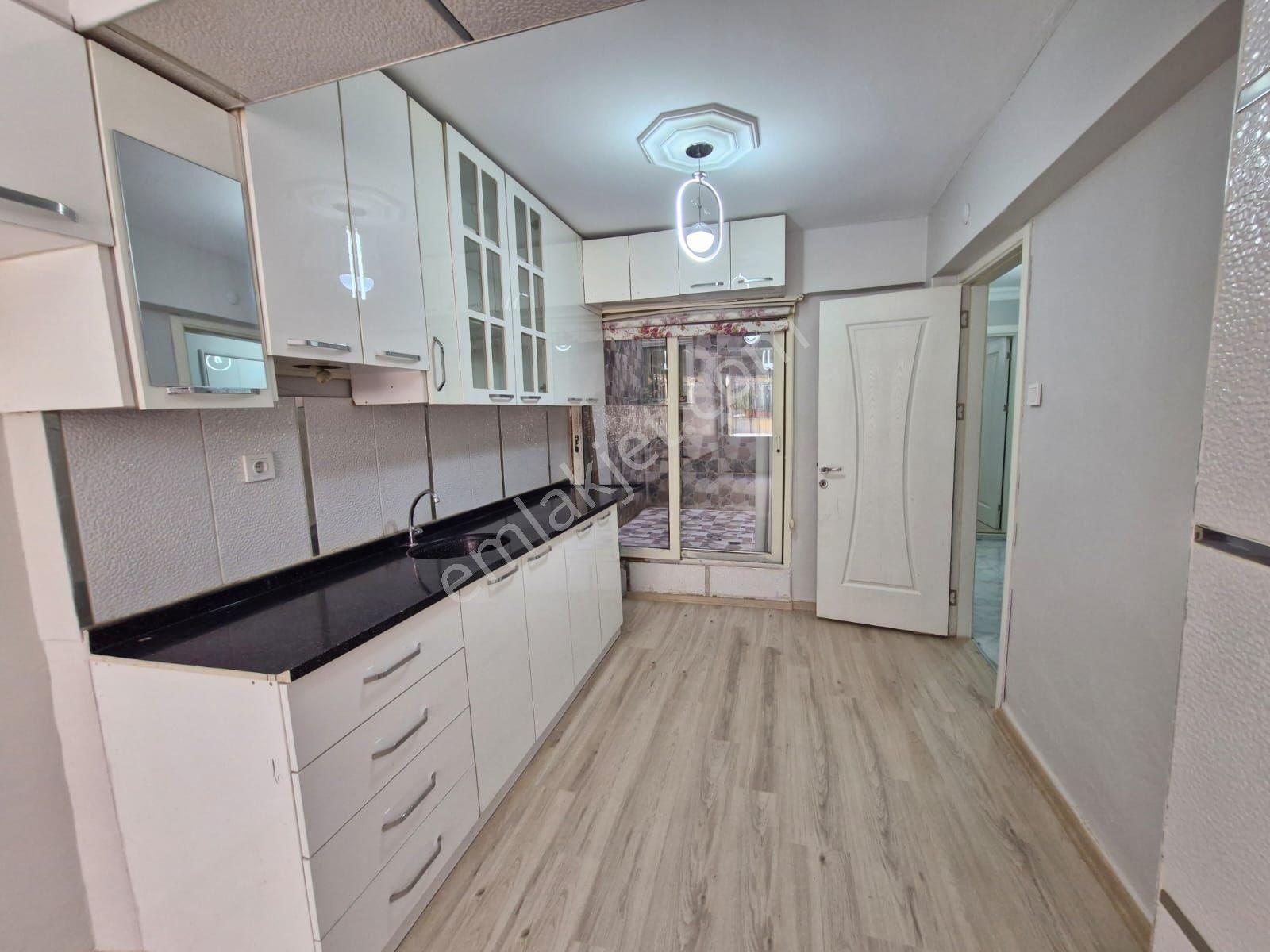Konak Halil Rıfatpaşa Bir Üst Sokağında Yüksek Giriş 2+1 Bakımlı Satılık Daire