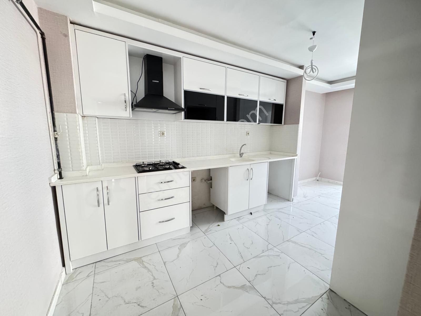 Battalgazi Mah.de. Çarş.pazar Yakın 3 Kat 3+1 Sıfır Ankastre Vestiyer Yapılı