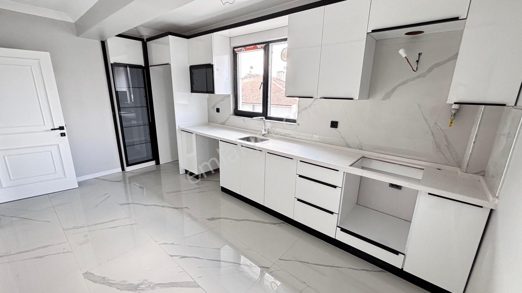 🏡 Yıldız Gayrimenkul’den Kurtuluş Mahallesi’nde Lüks 5+1 Sıfır Dubleks Daire Satışta!