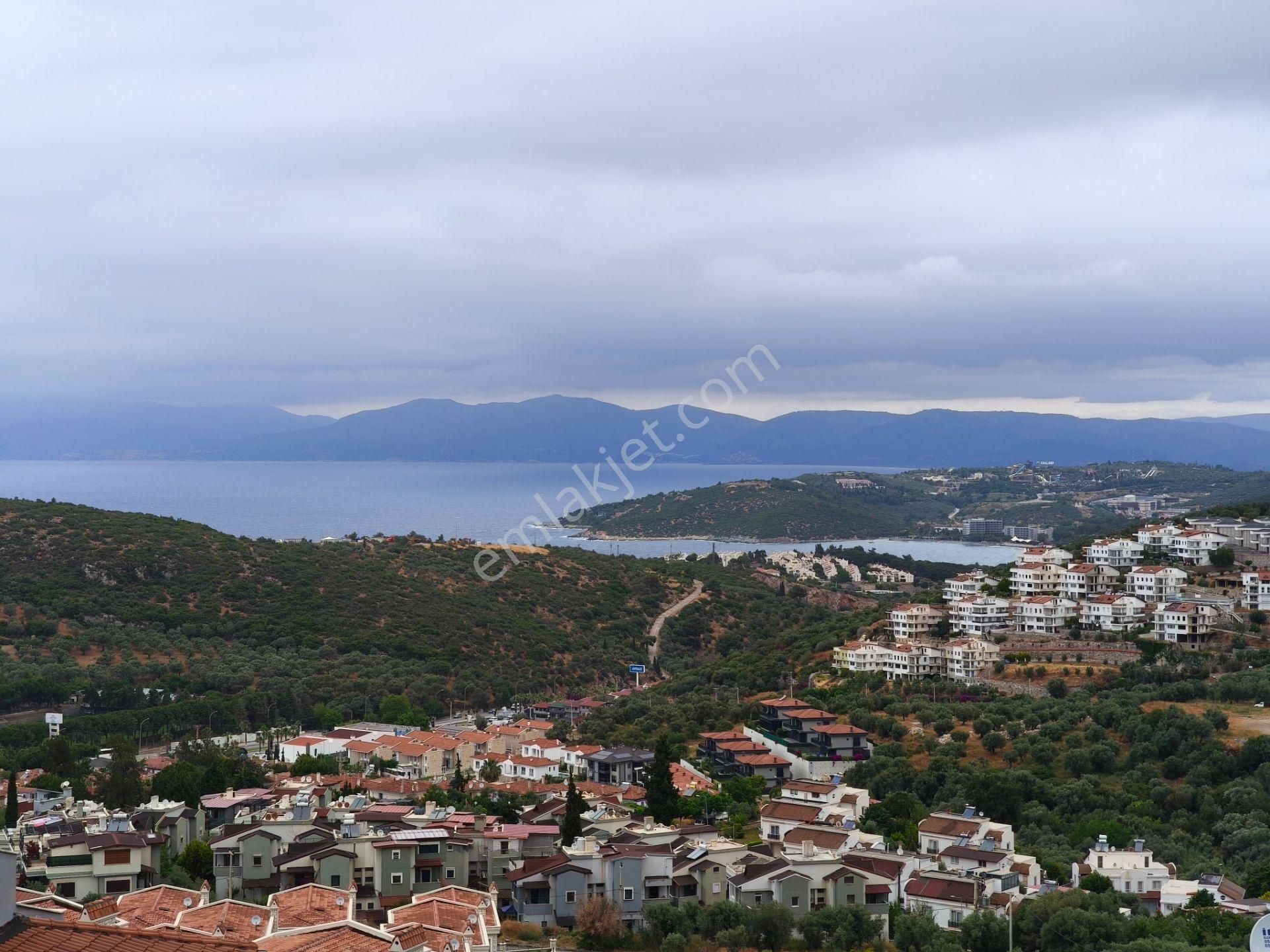 Kuşadası’nda Satılık Deniz Manzaralı, Bakımlı, 5+1 Geniş Villa…