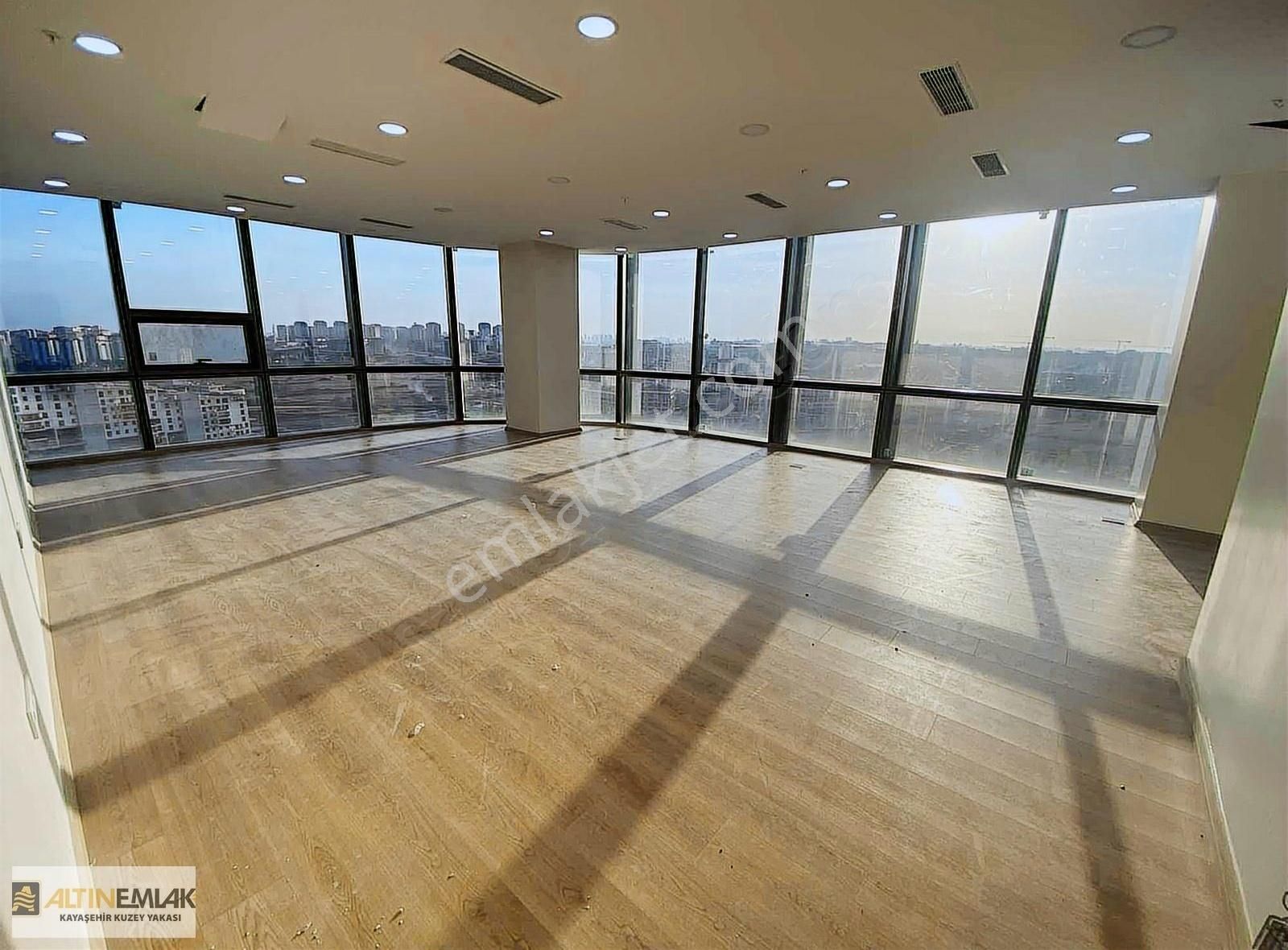 Kayaşehir Nidakule'de Kiralık Hazır 124 M2 Köşe Ofis