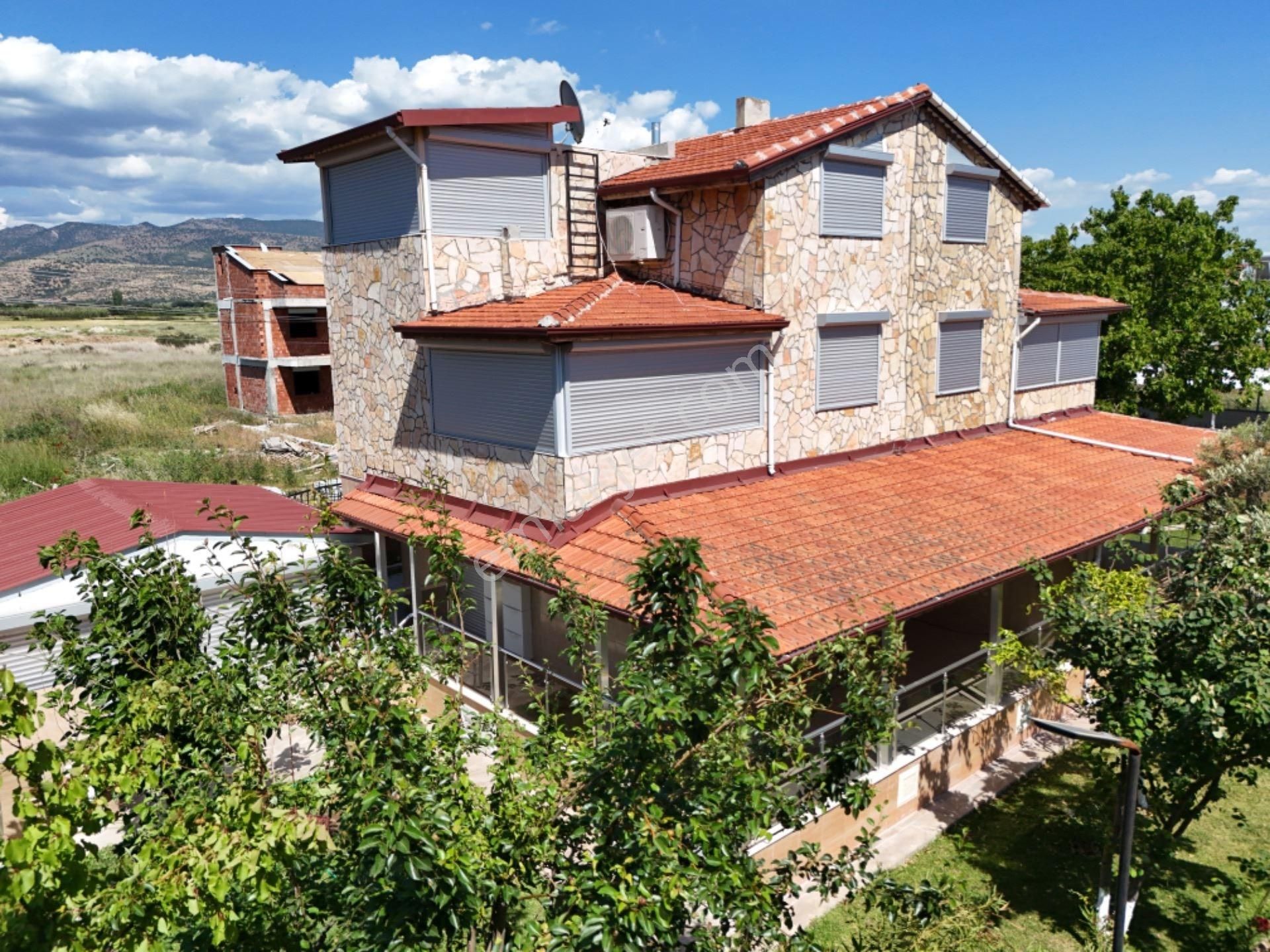 Startkey Anka'dan Kabakum Şair Eşref Sitesi'nde Satılık Bakımlı 4+1 Lüks Tripleks Villa