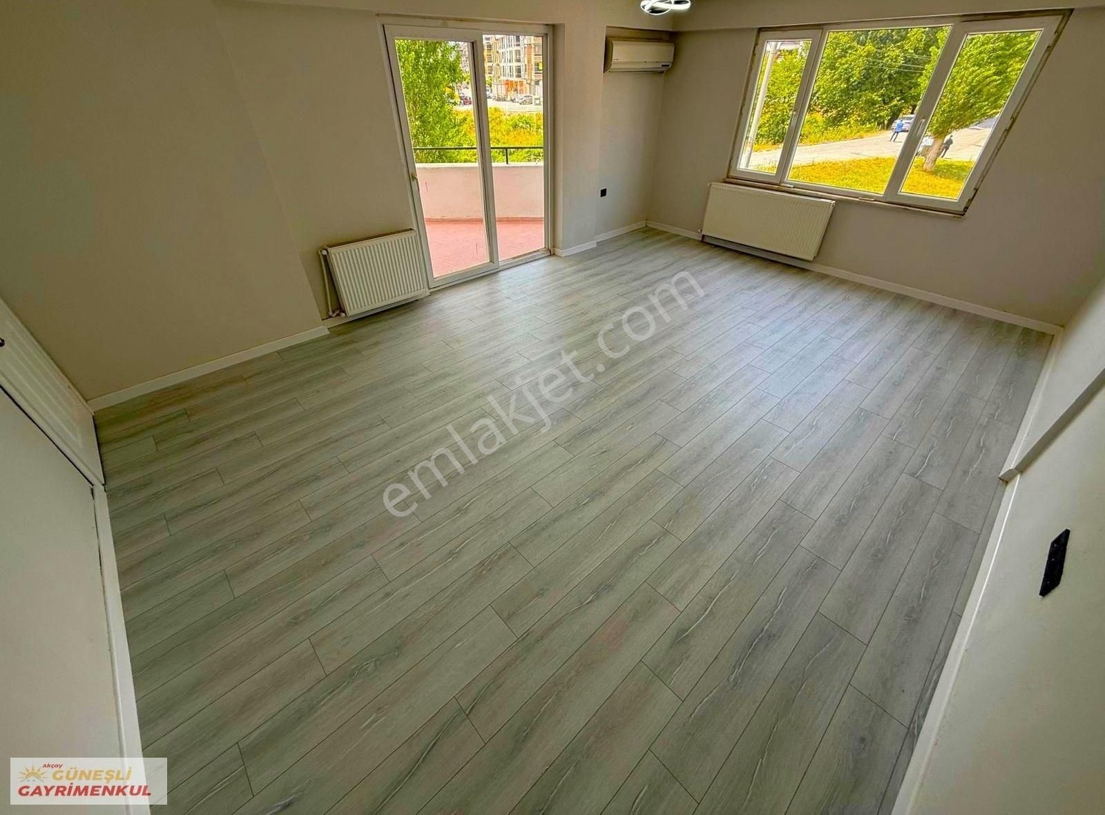 Güneşliden İkizçayda Arakat Ön Cephe Ayrı Mutfak 3+1 Daire