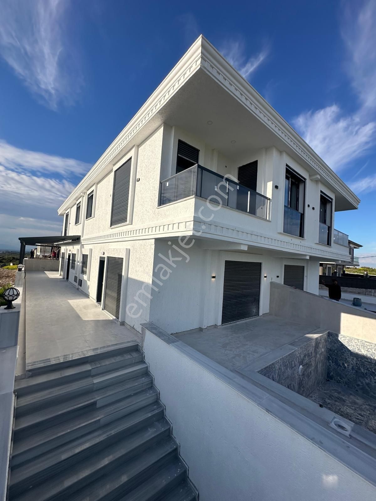 3+1ayrı Mutfak Müstakil Havuzlu Villa